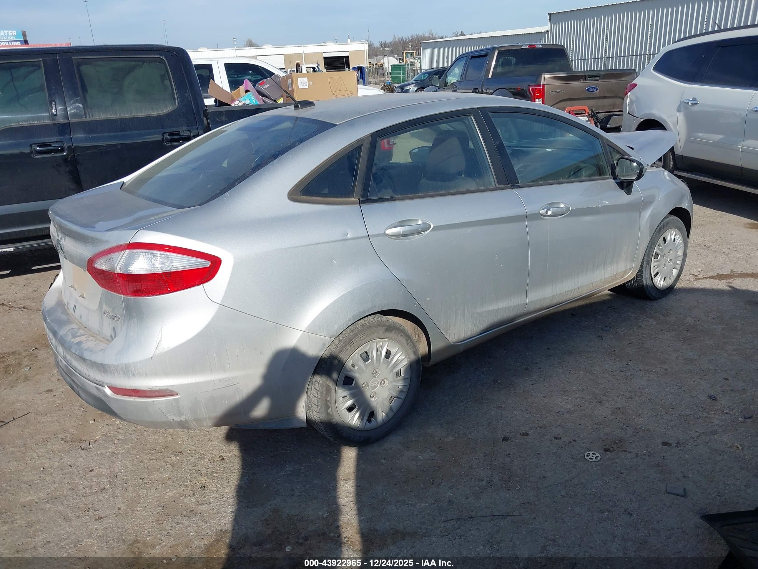 FORD FIESTA image 4