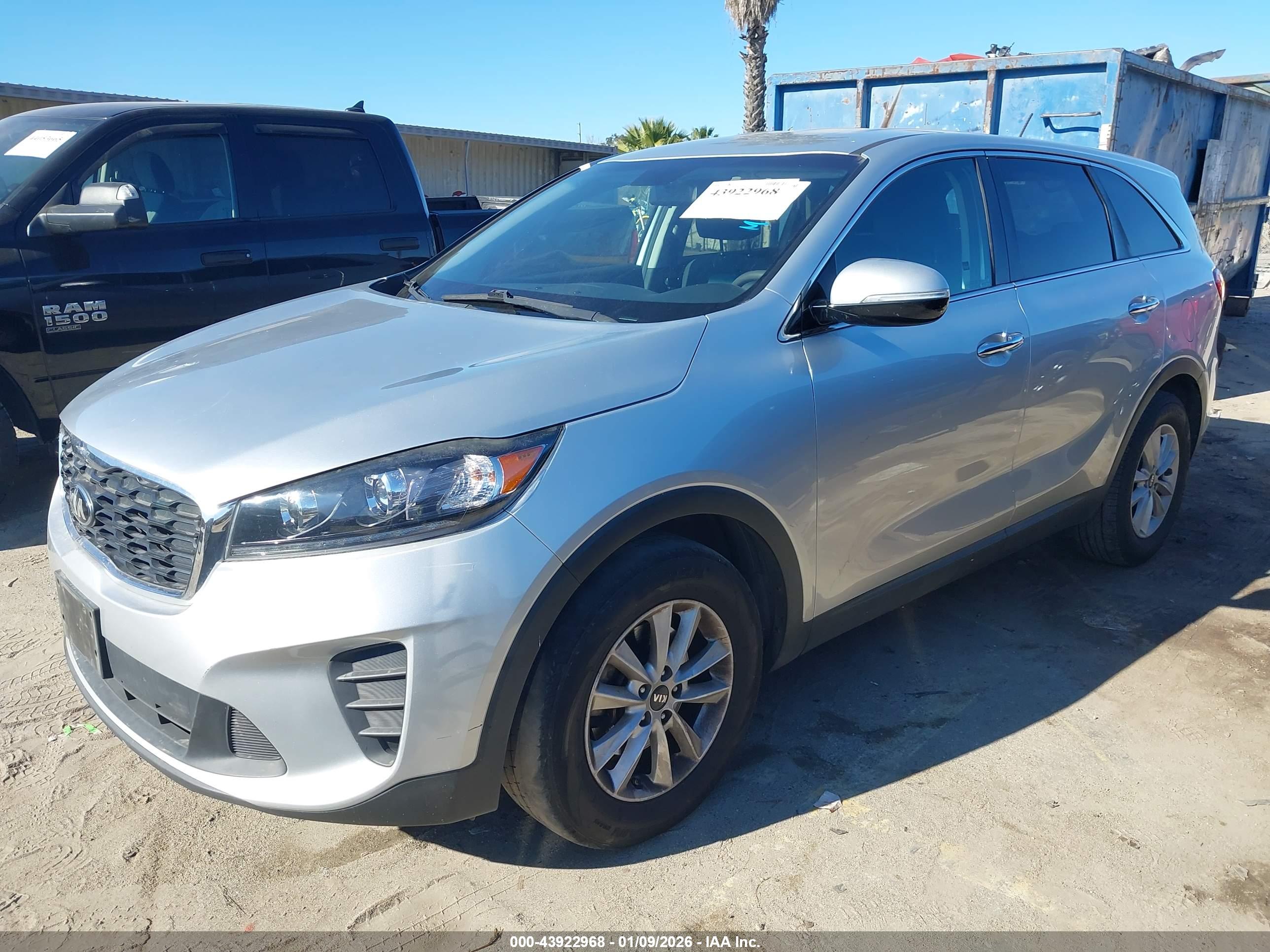 KIA SORENTO image 2