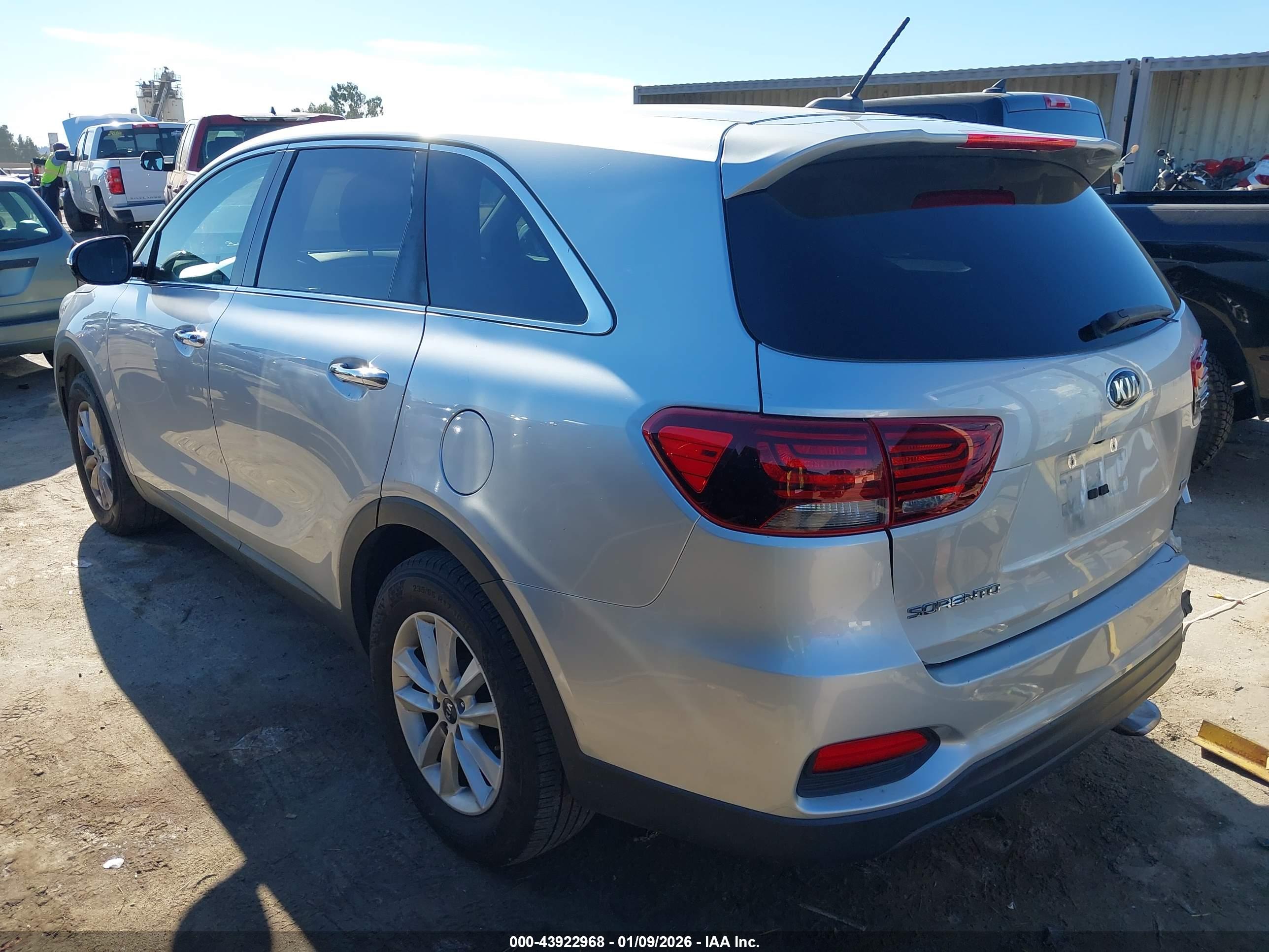 KIA SORENTO image 3
