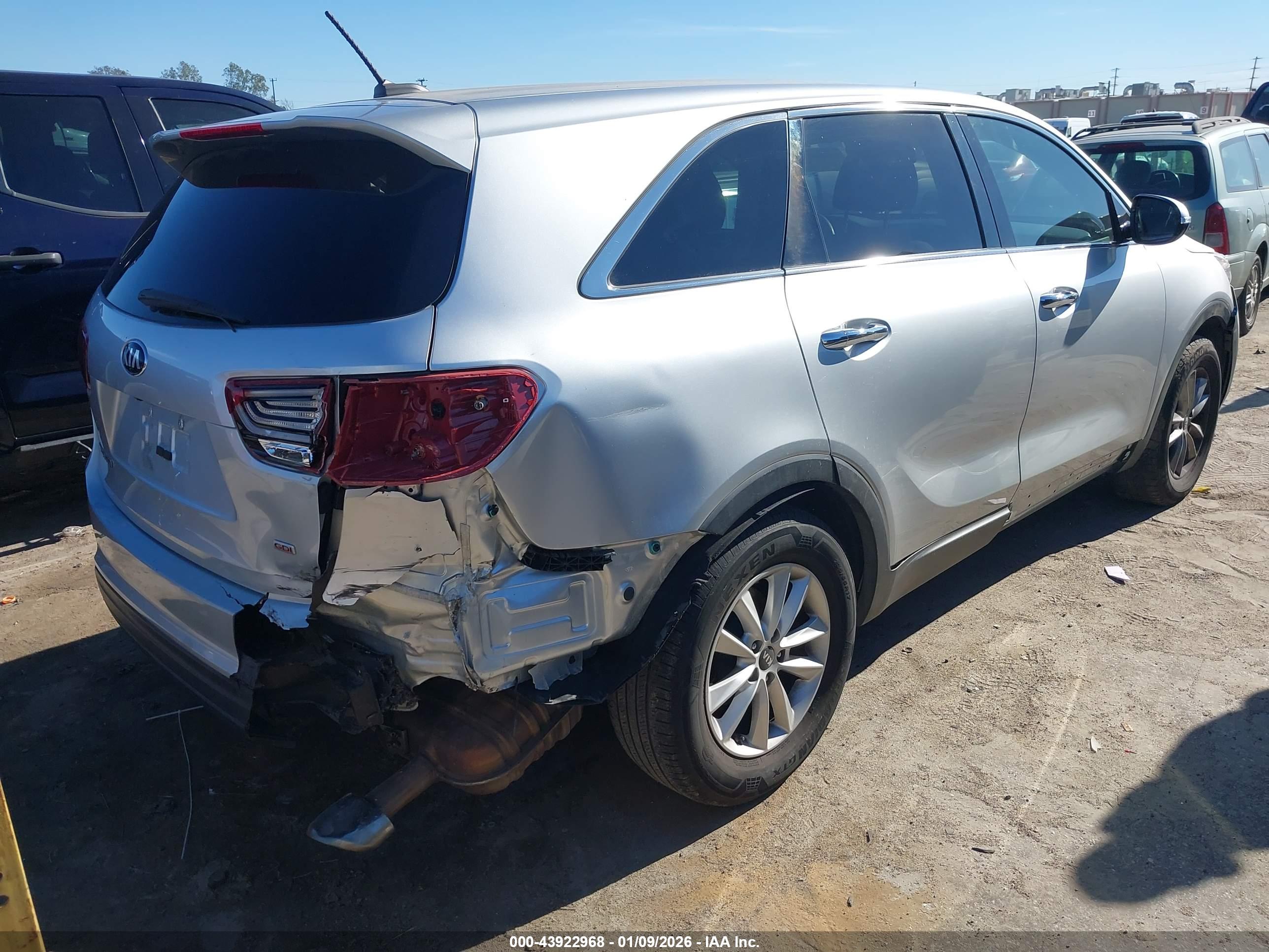 KIA SORENTO image 4