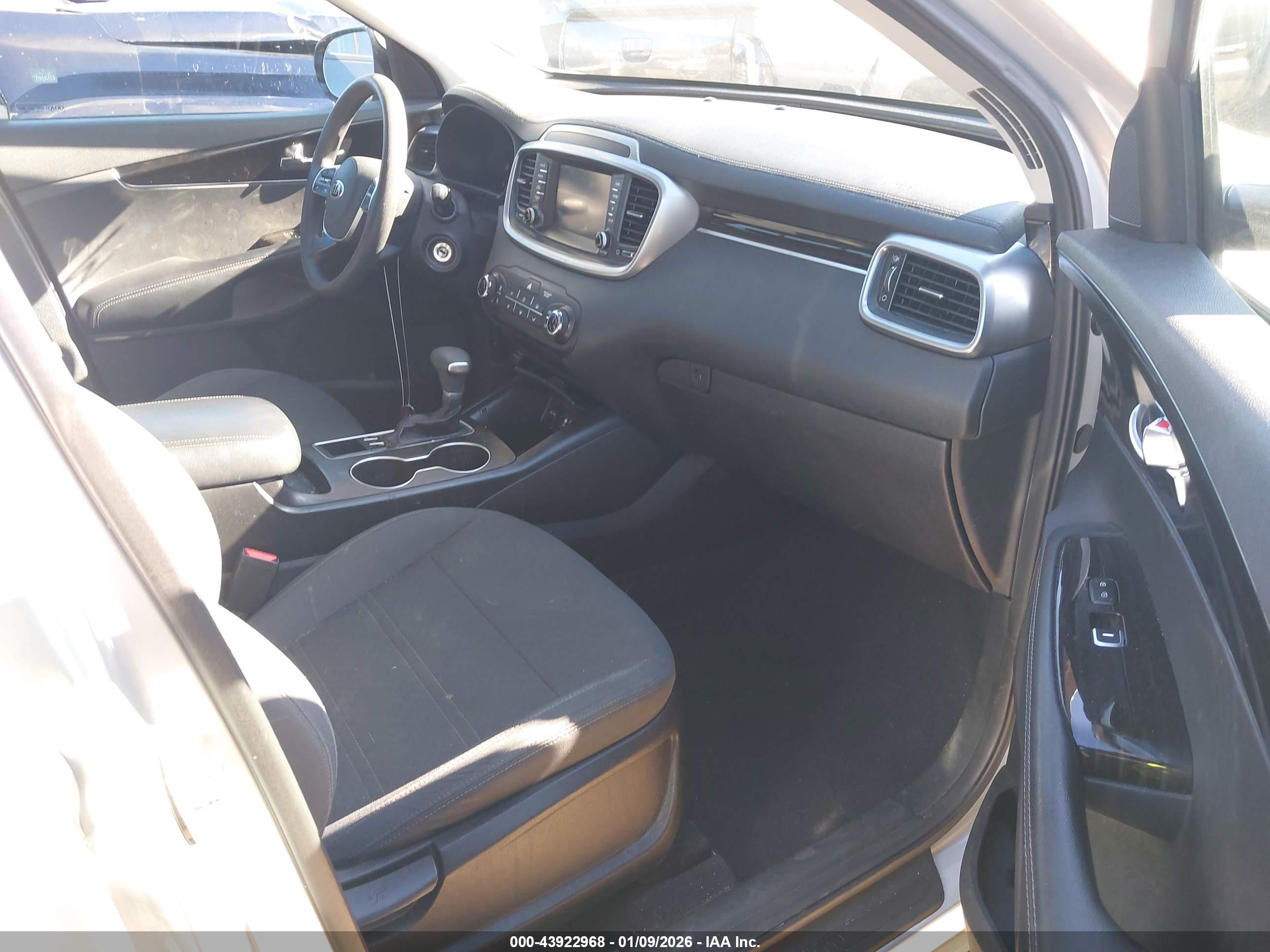 KIA SORENTO image 5