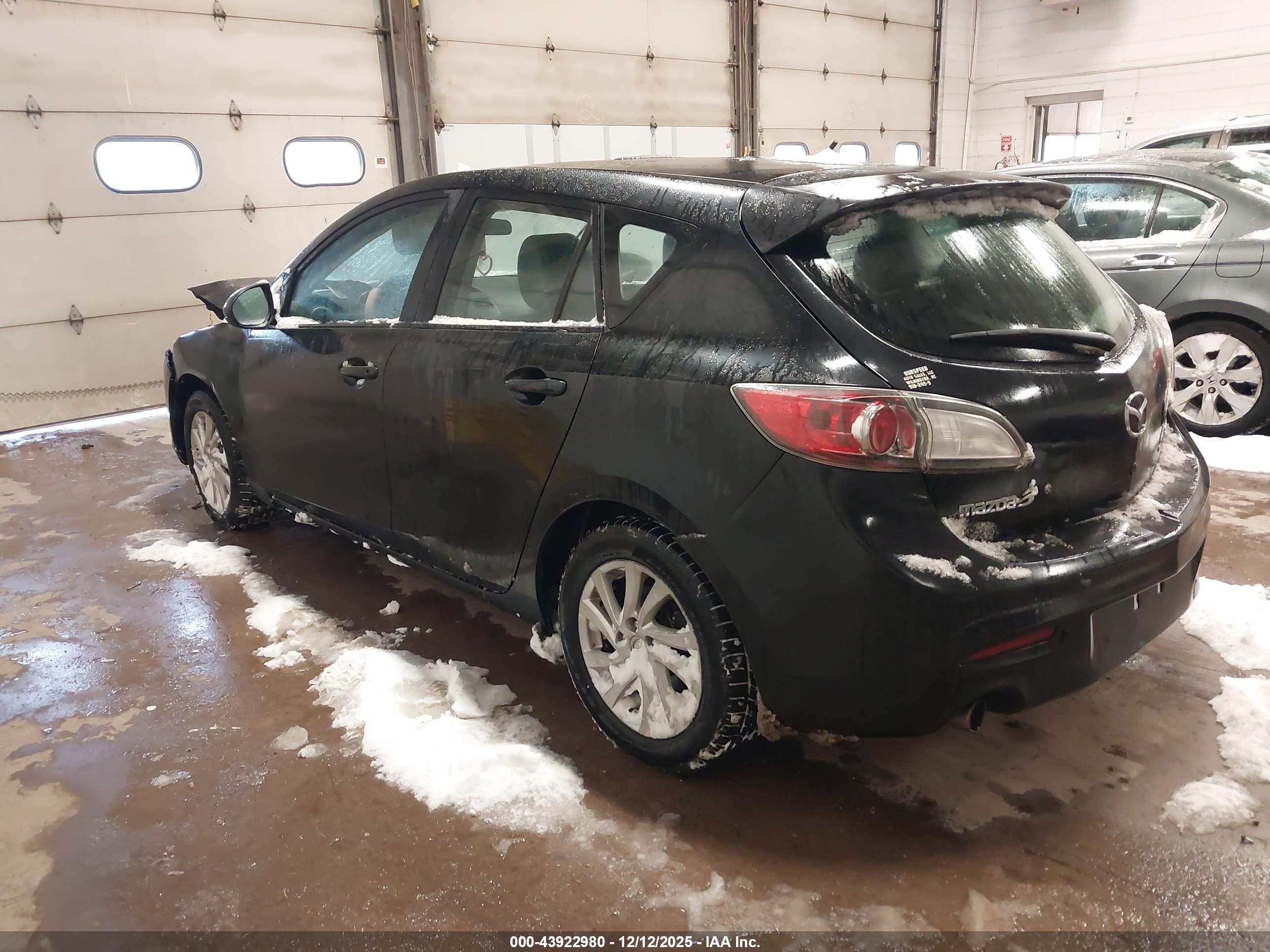 MAZDA MAZDA3 image 3