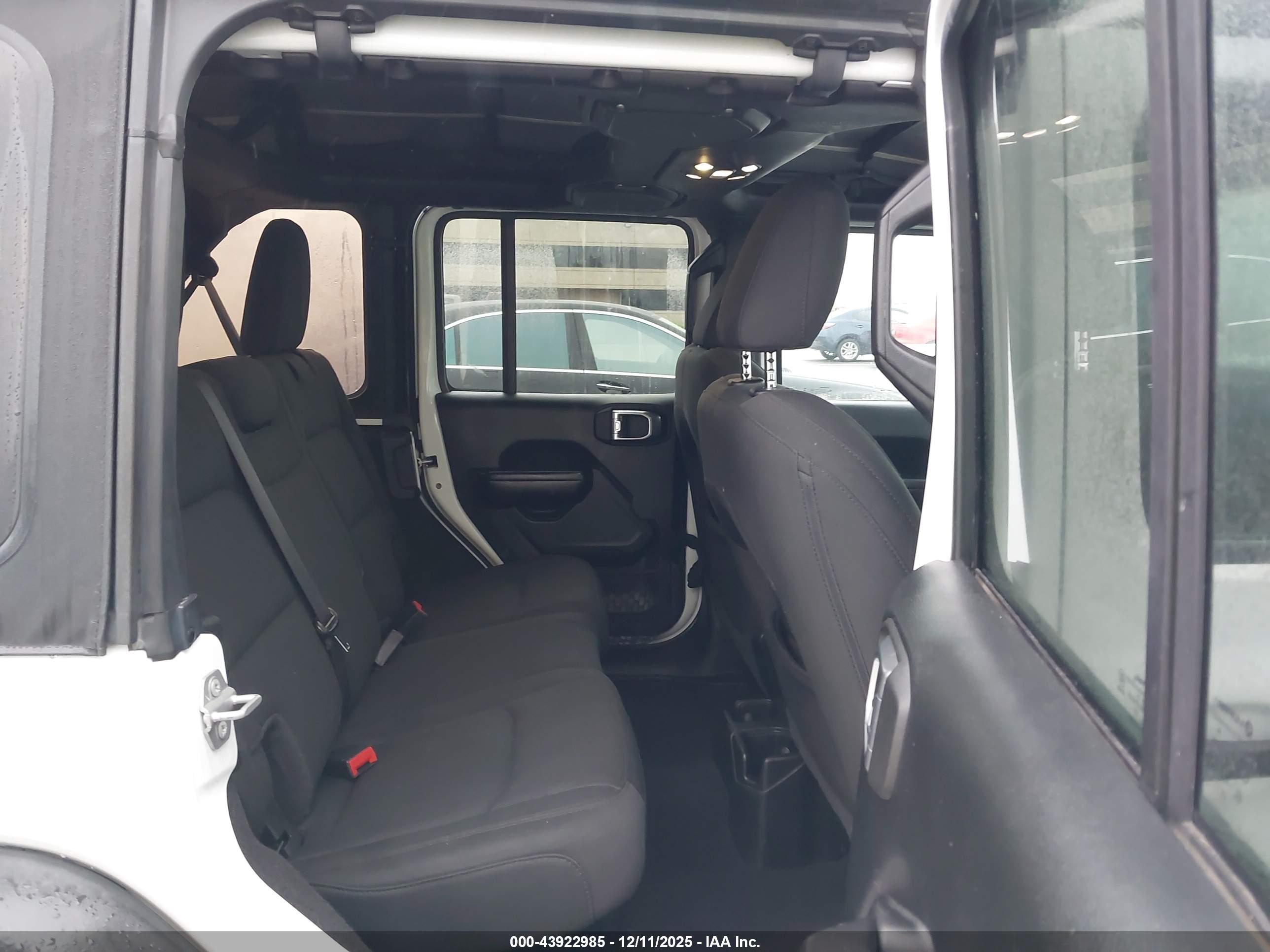JEEP WRANGLER image 8