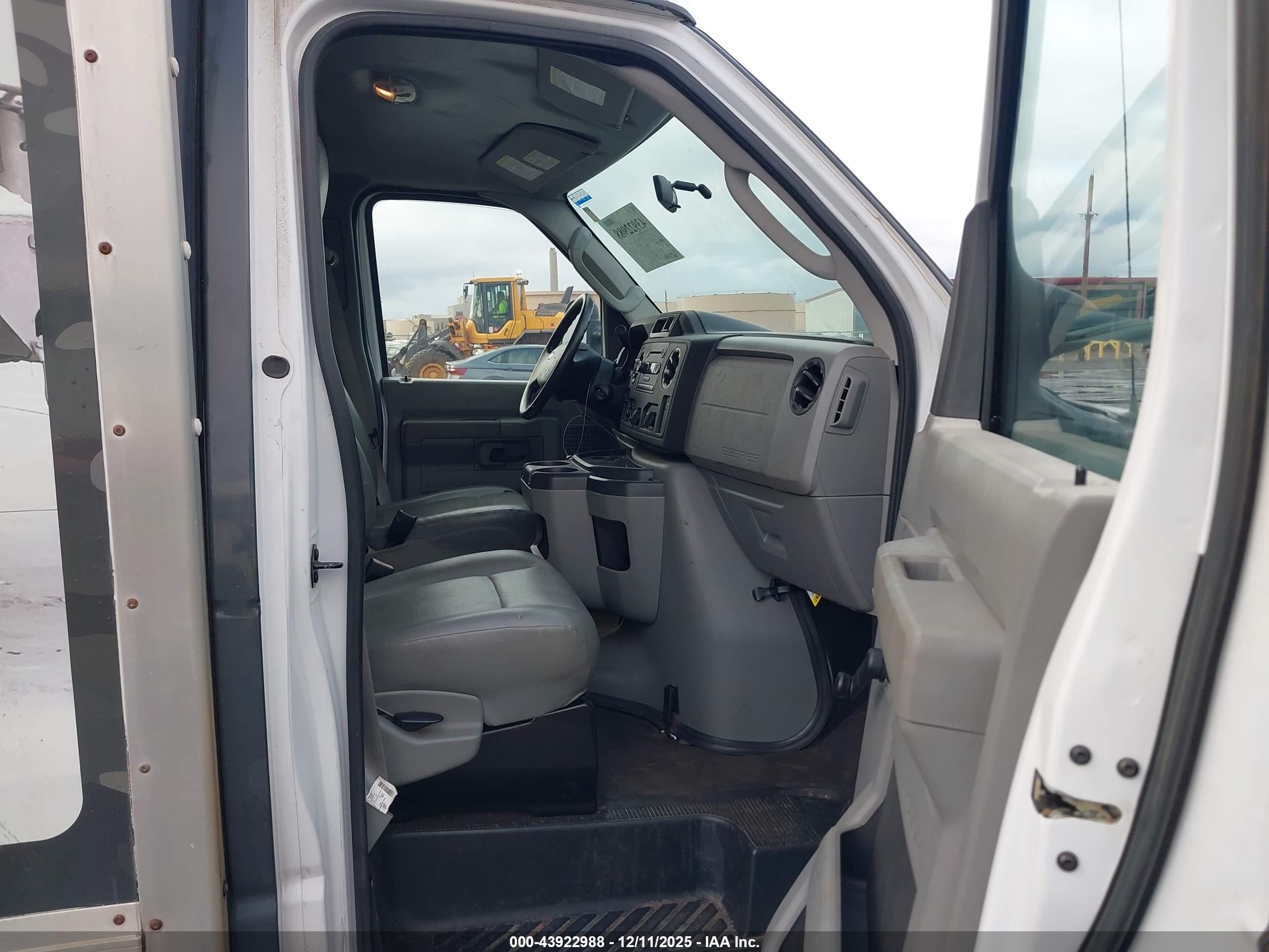 FORD E-350 image 7