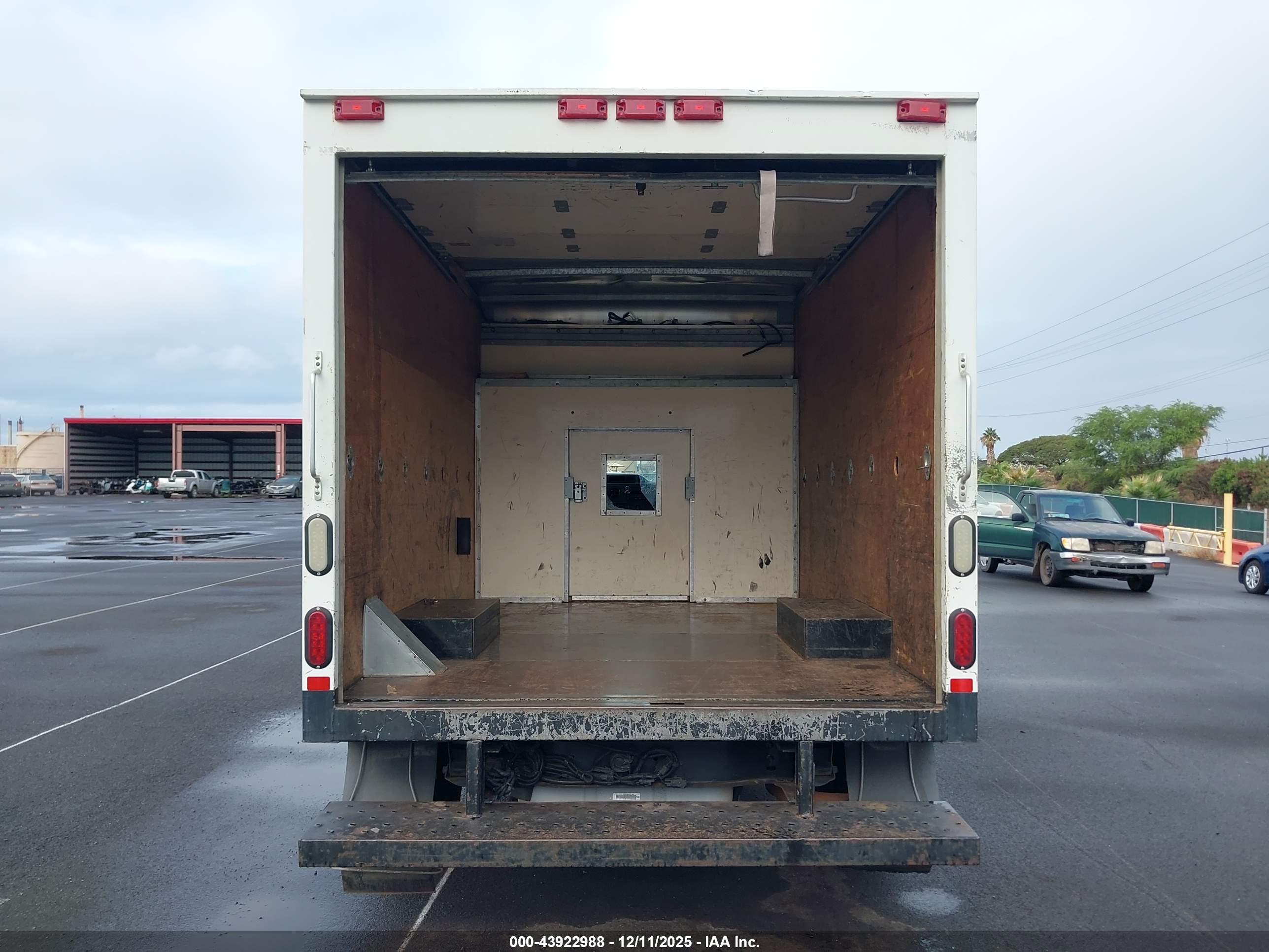 FORD E-350 image 8