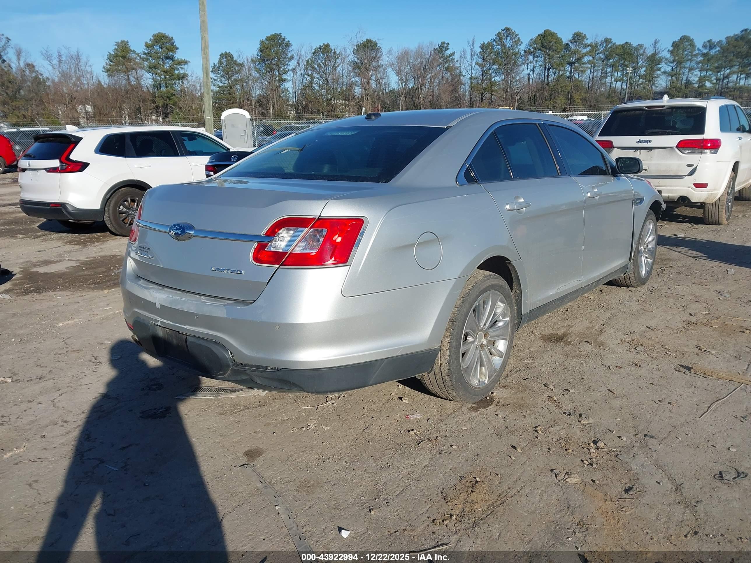 FORD TAURUS image 4