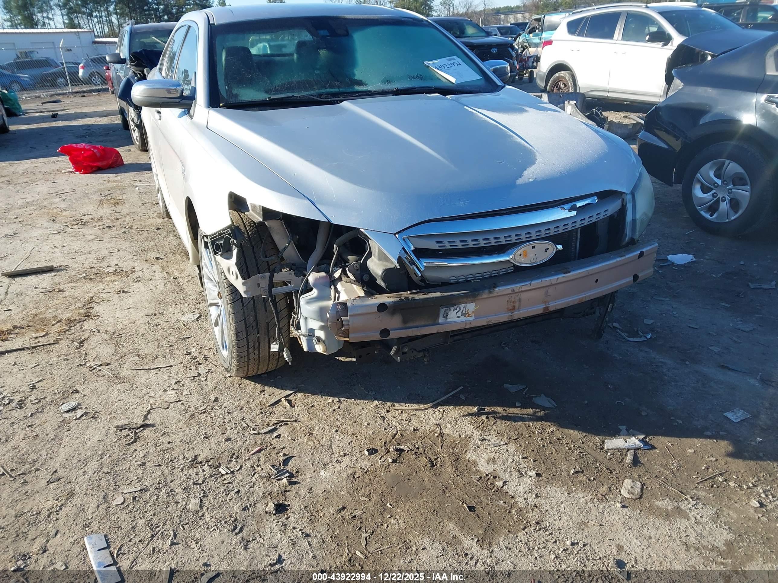 FORD TAURUS image 6