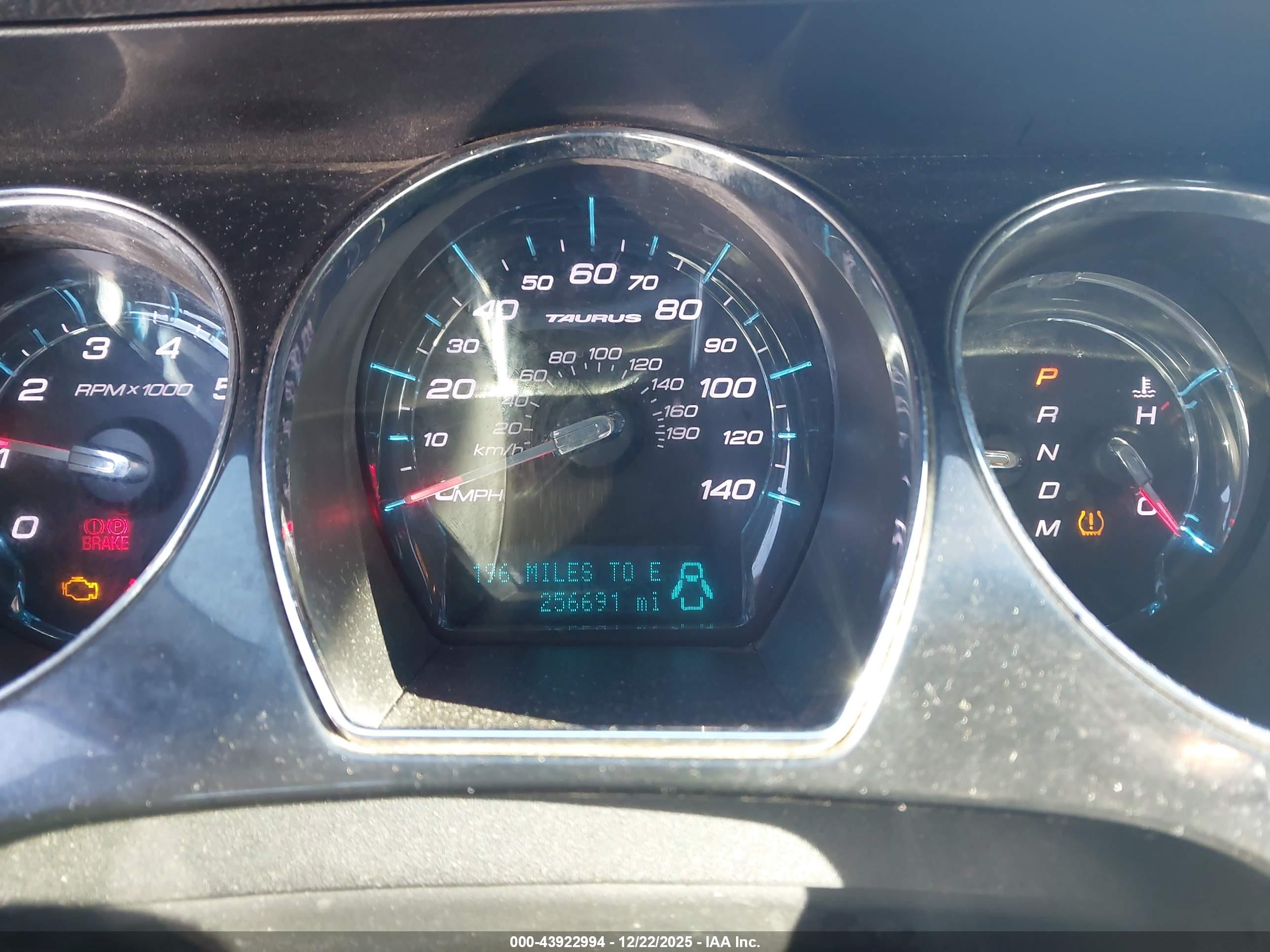 FORD TAURUS image 7