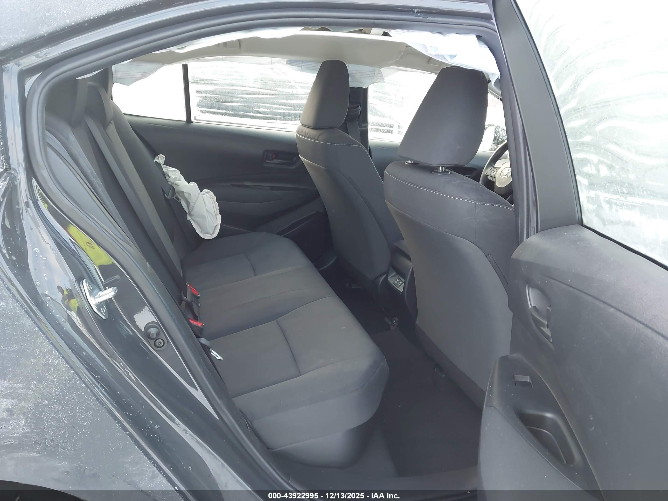 TOYOTA COROLLA image 8
