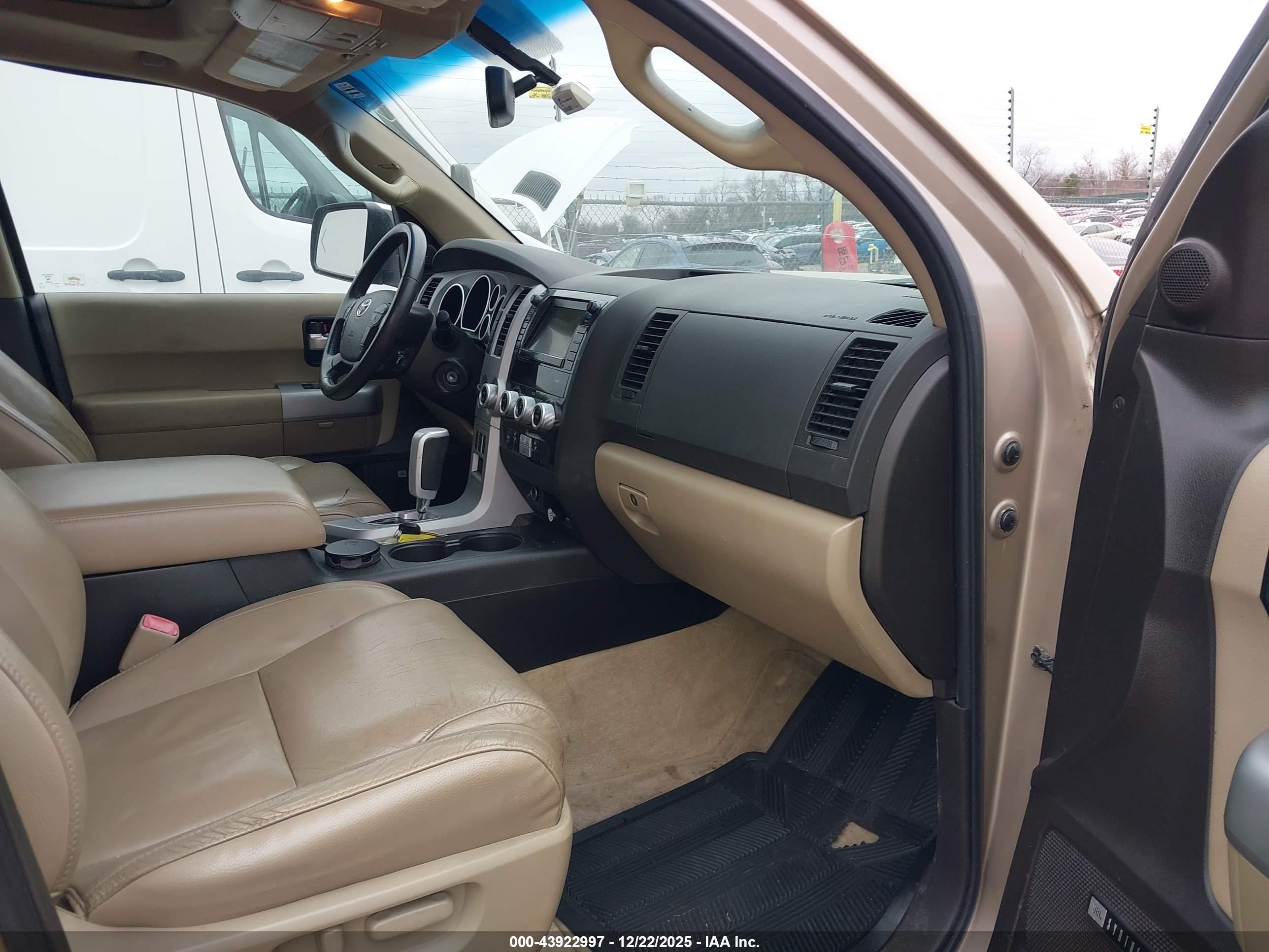 TOYOTA SEQUOIA image 5