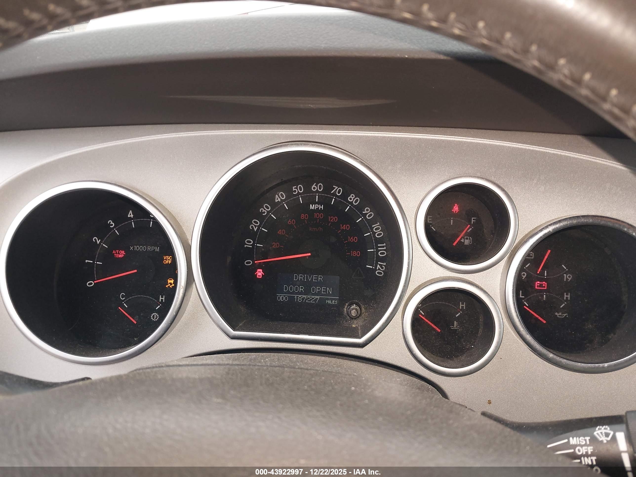 TOYOTA SEQUOIA image 7