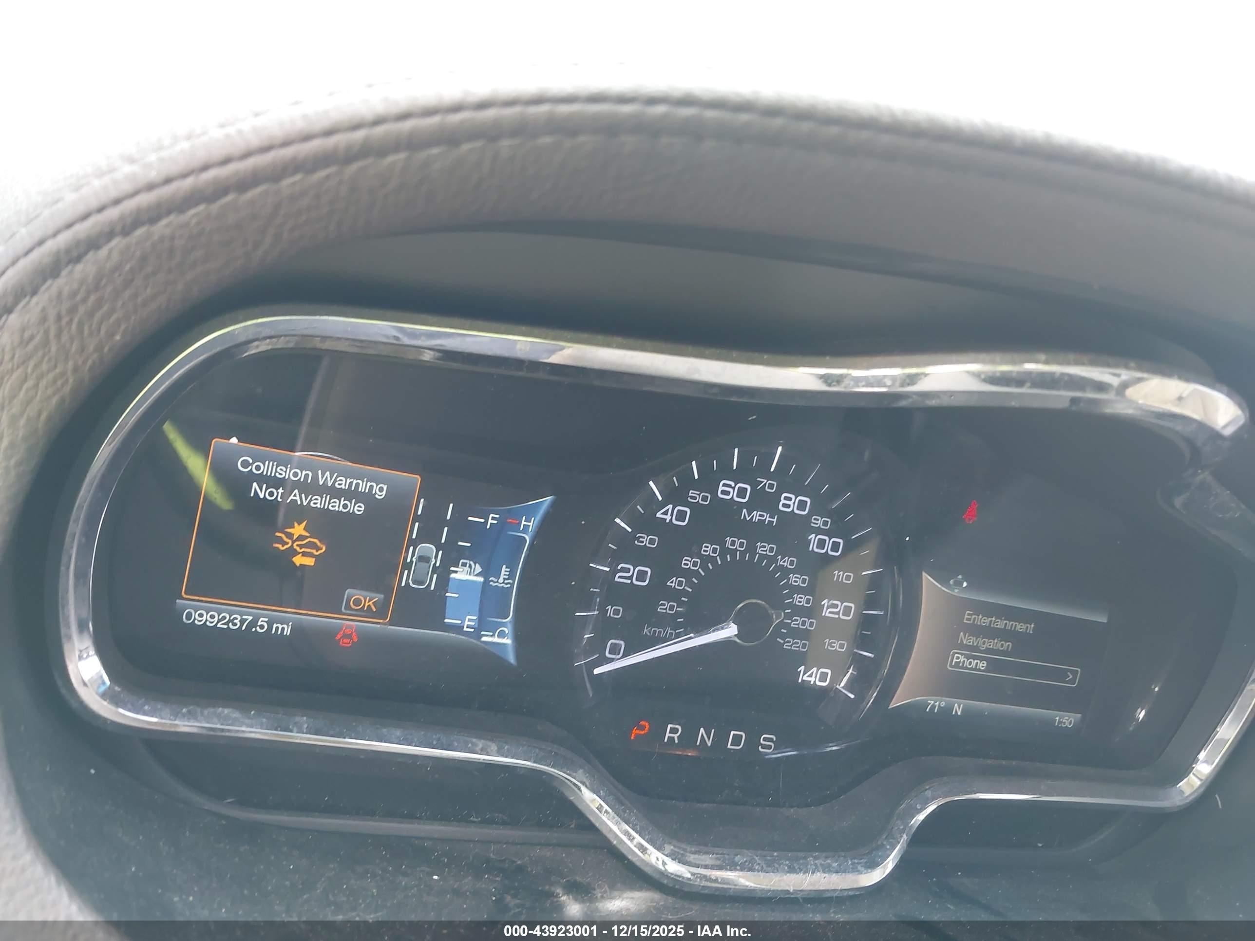 LINCOLN MKT image 7