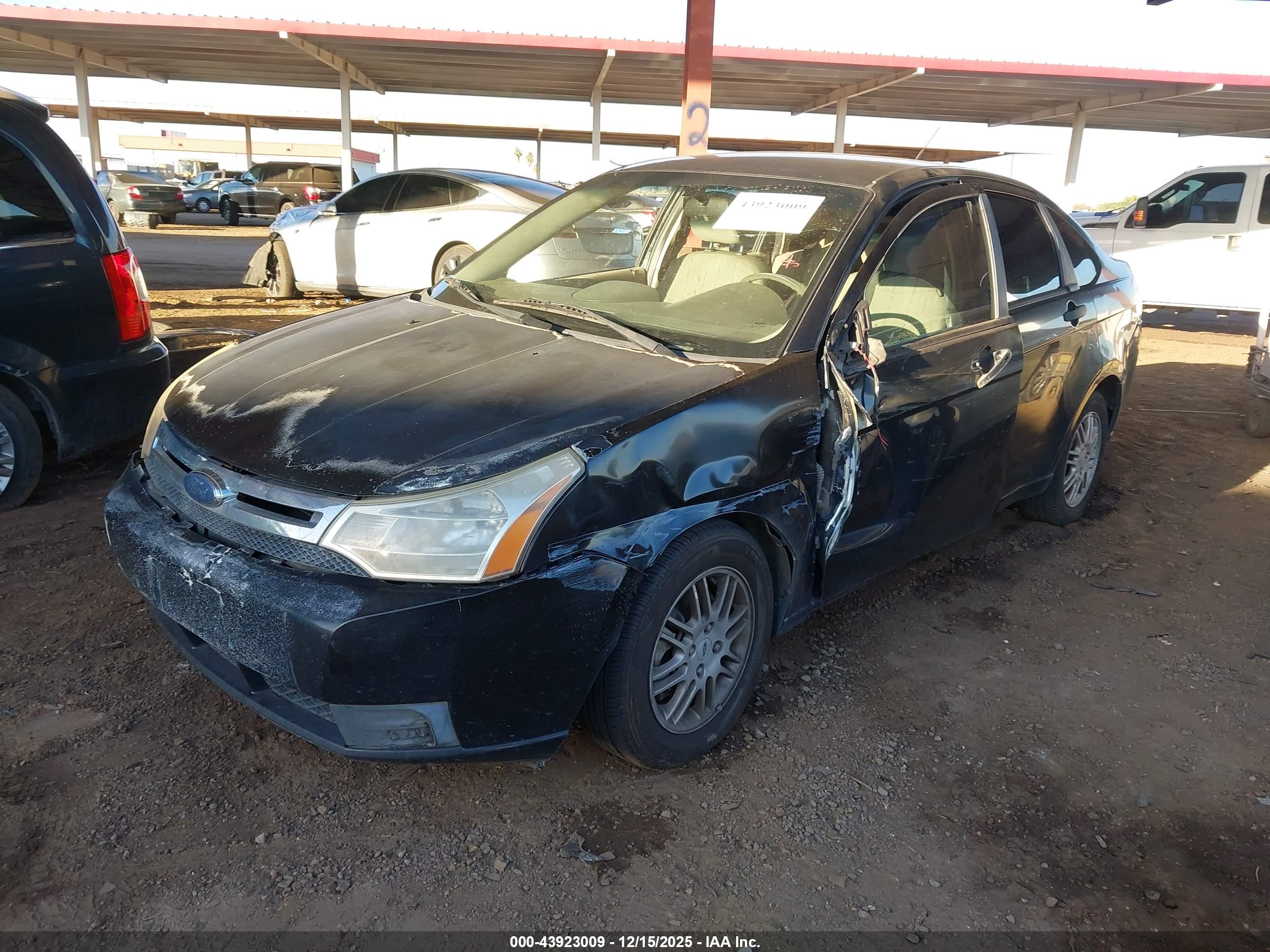FORD FOCUS image 2