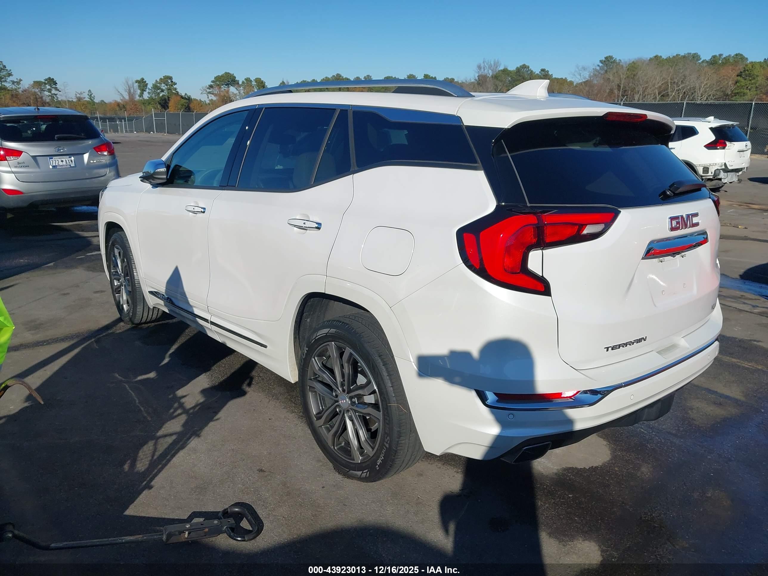 GMC TERRAIN image 3