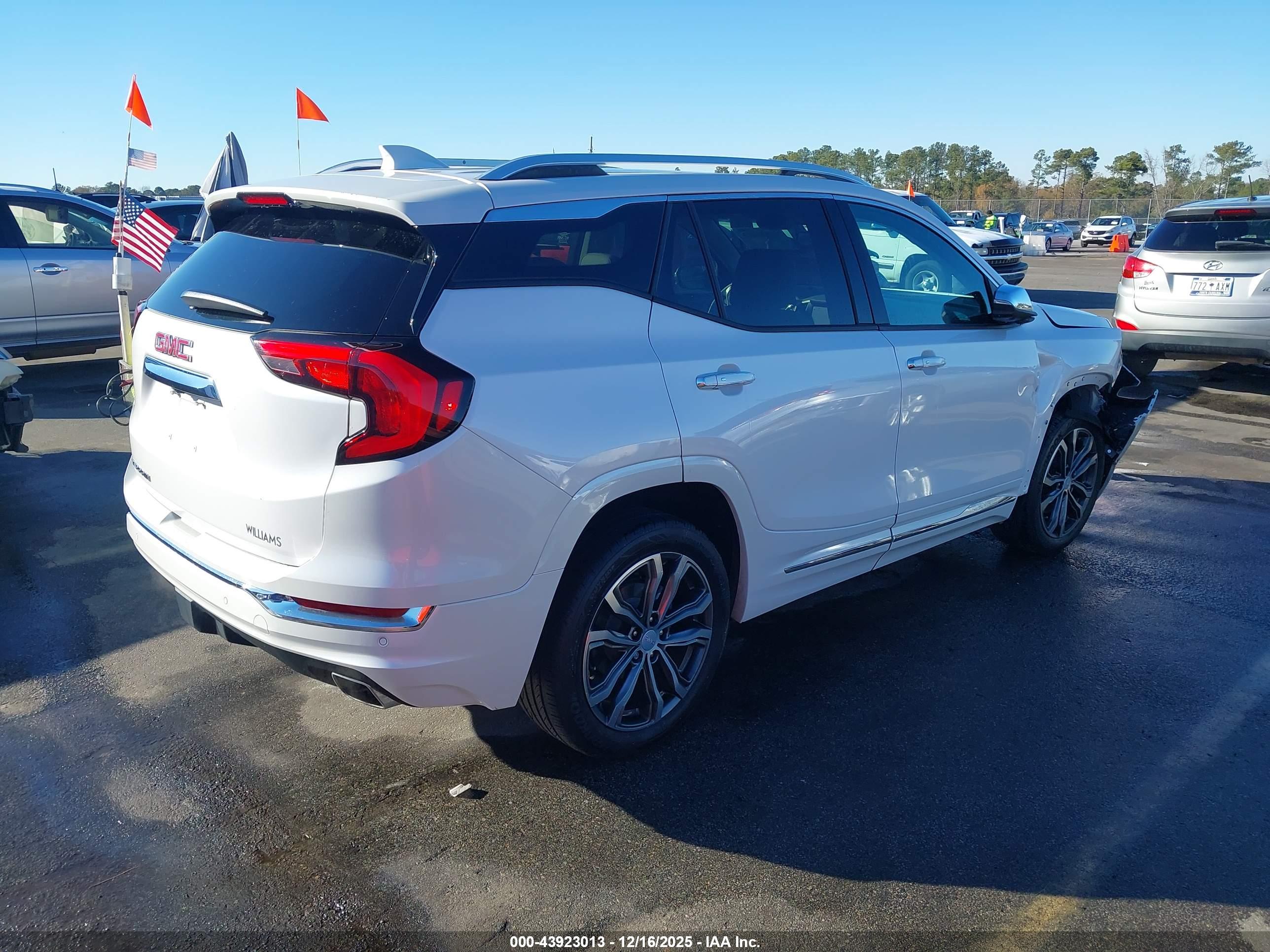 GMC TERRAIN image 4