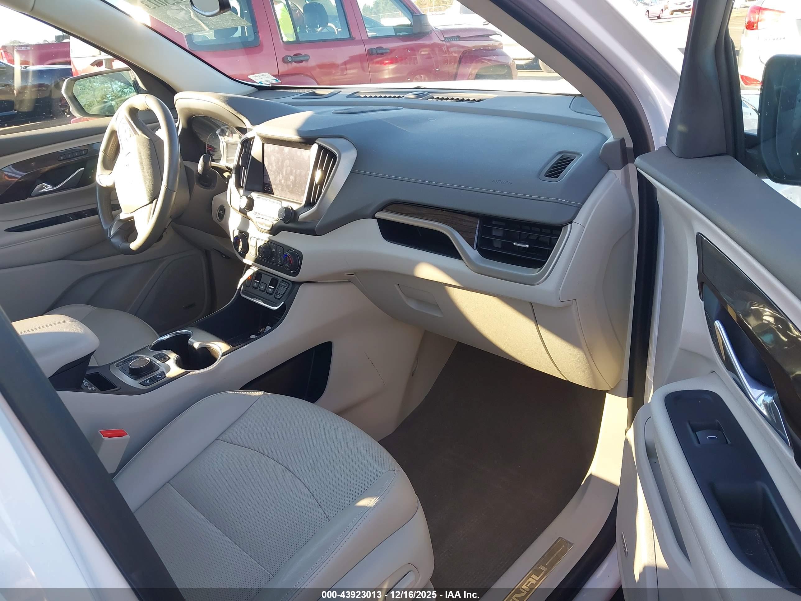 GMC TERRAIN image 5