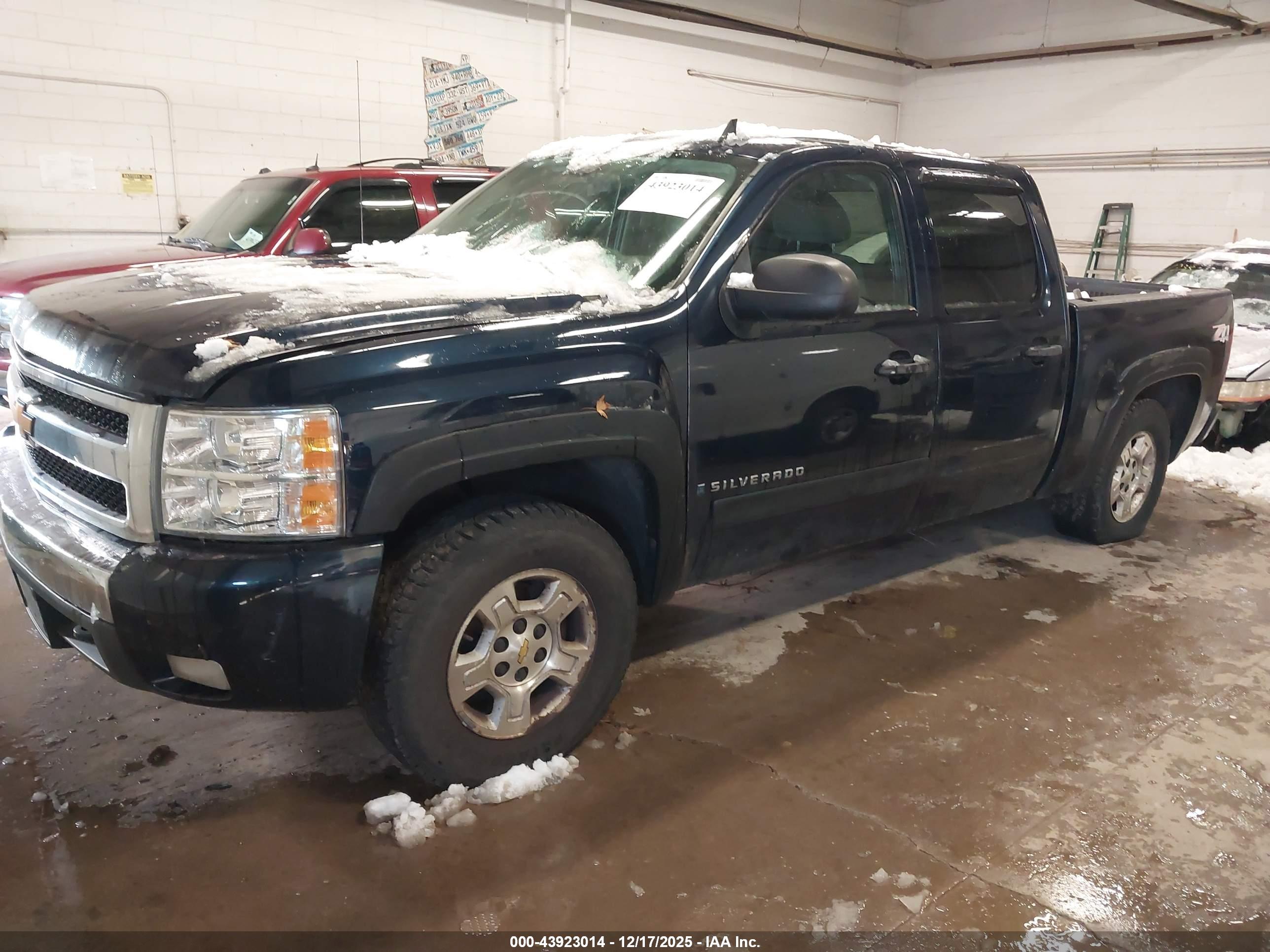 CHEVROLET SILVERADO image 2