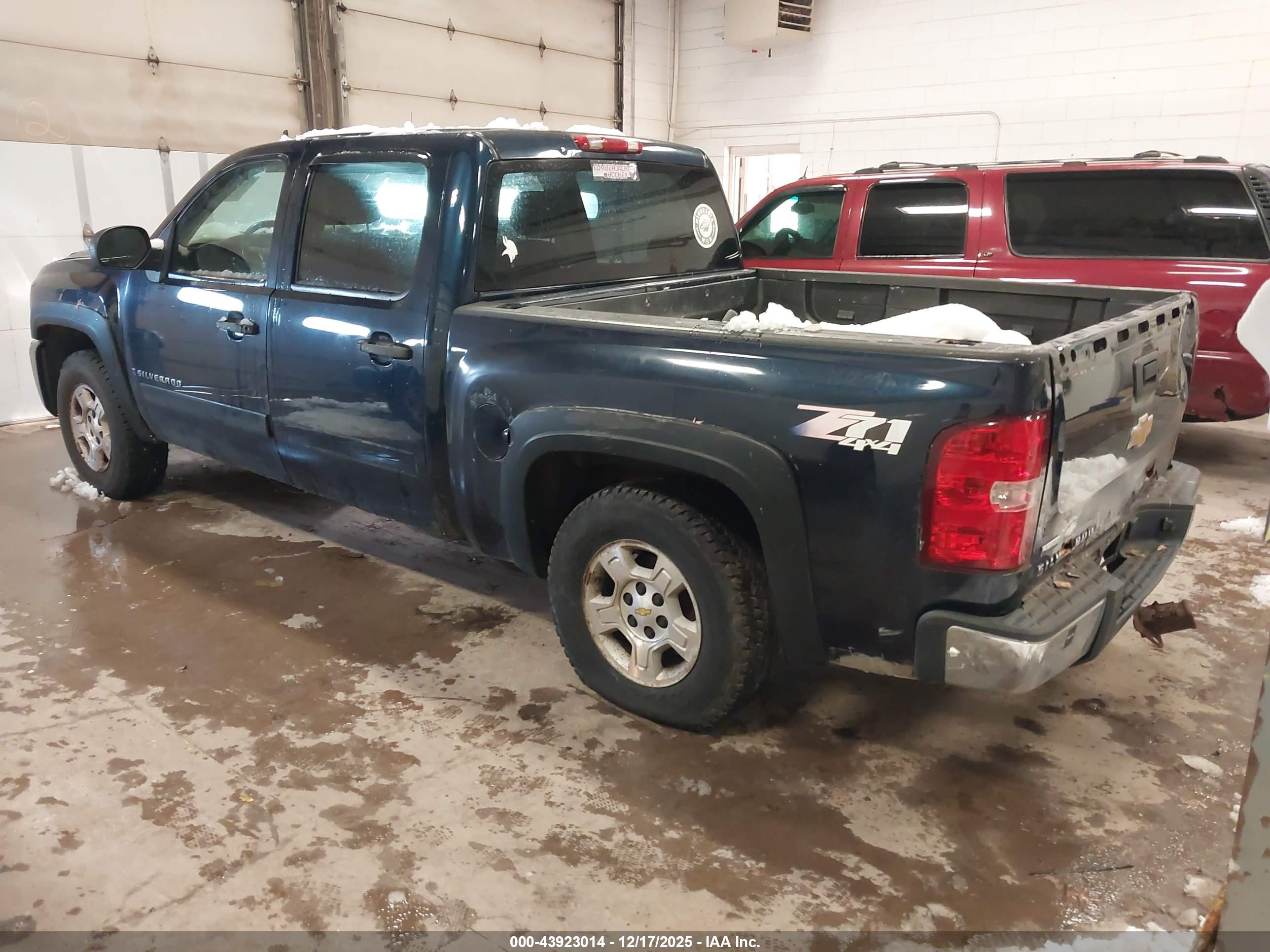 CHEVROLET SILVERADO image 3