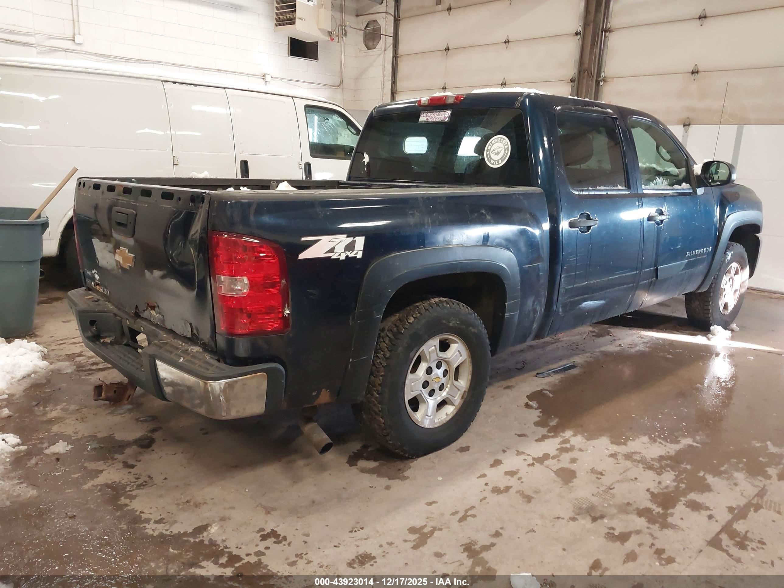 CHEVROLET SILVERADO image 4