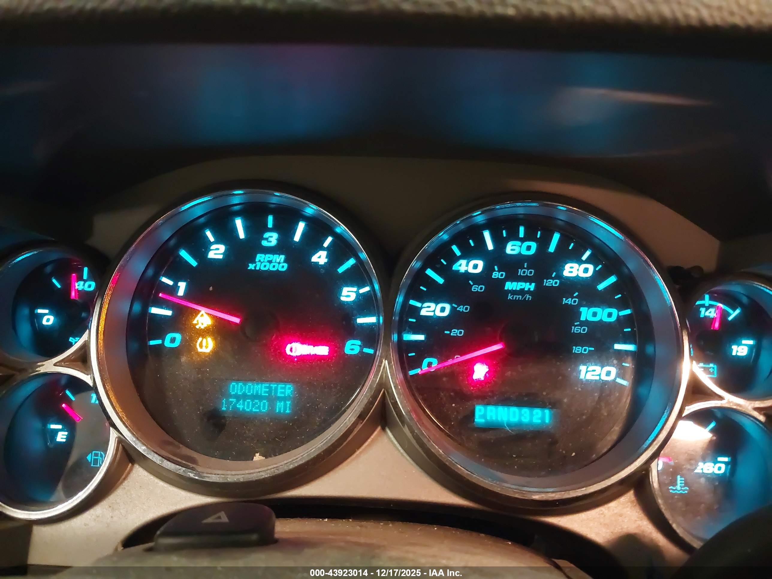 CHEVROLET SILVERADO image 7