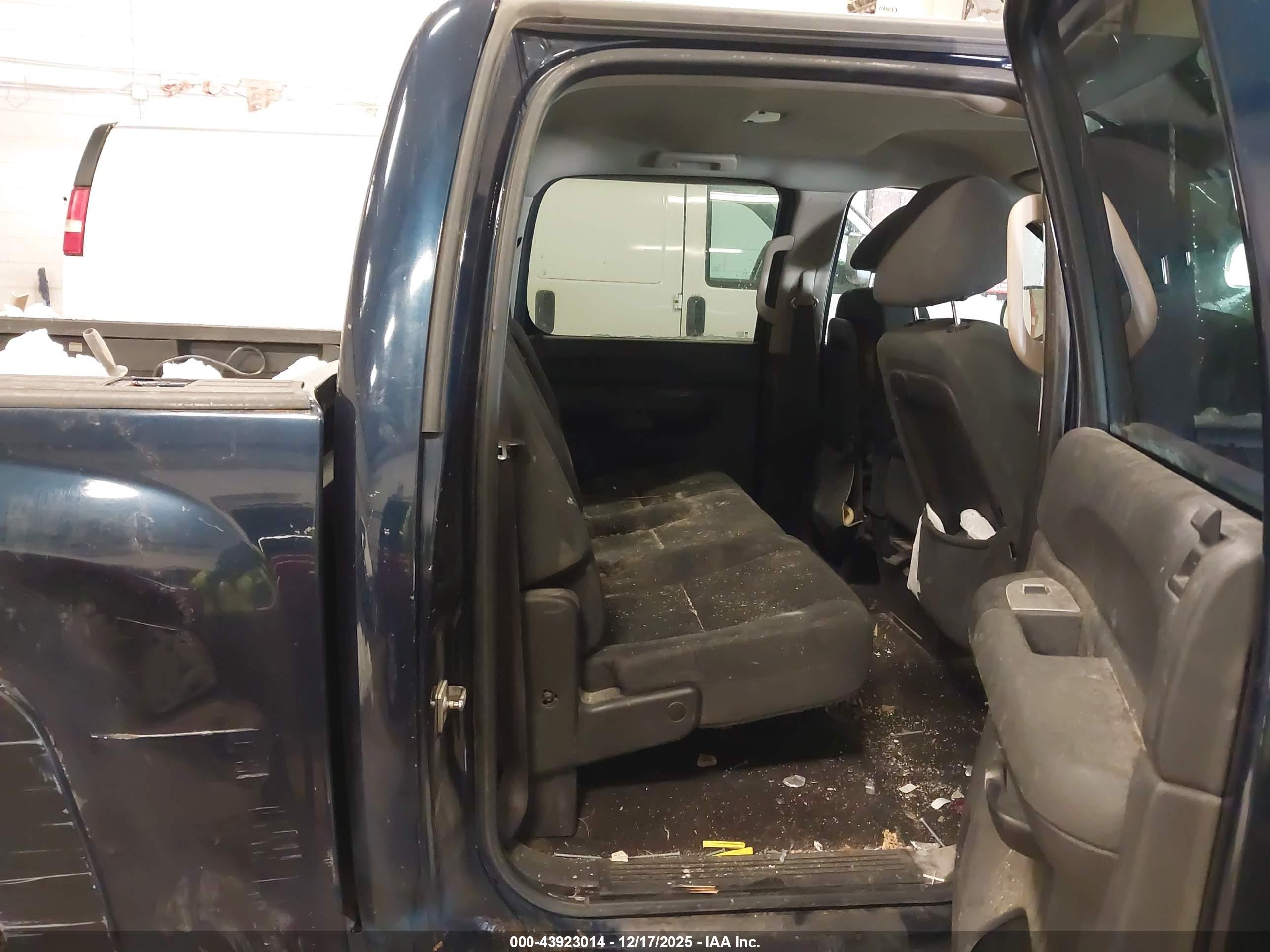 CHEVROLET SILVERADO image 8