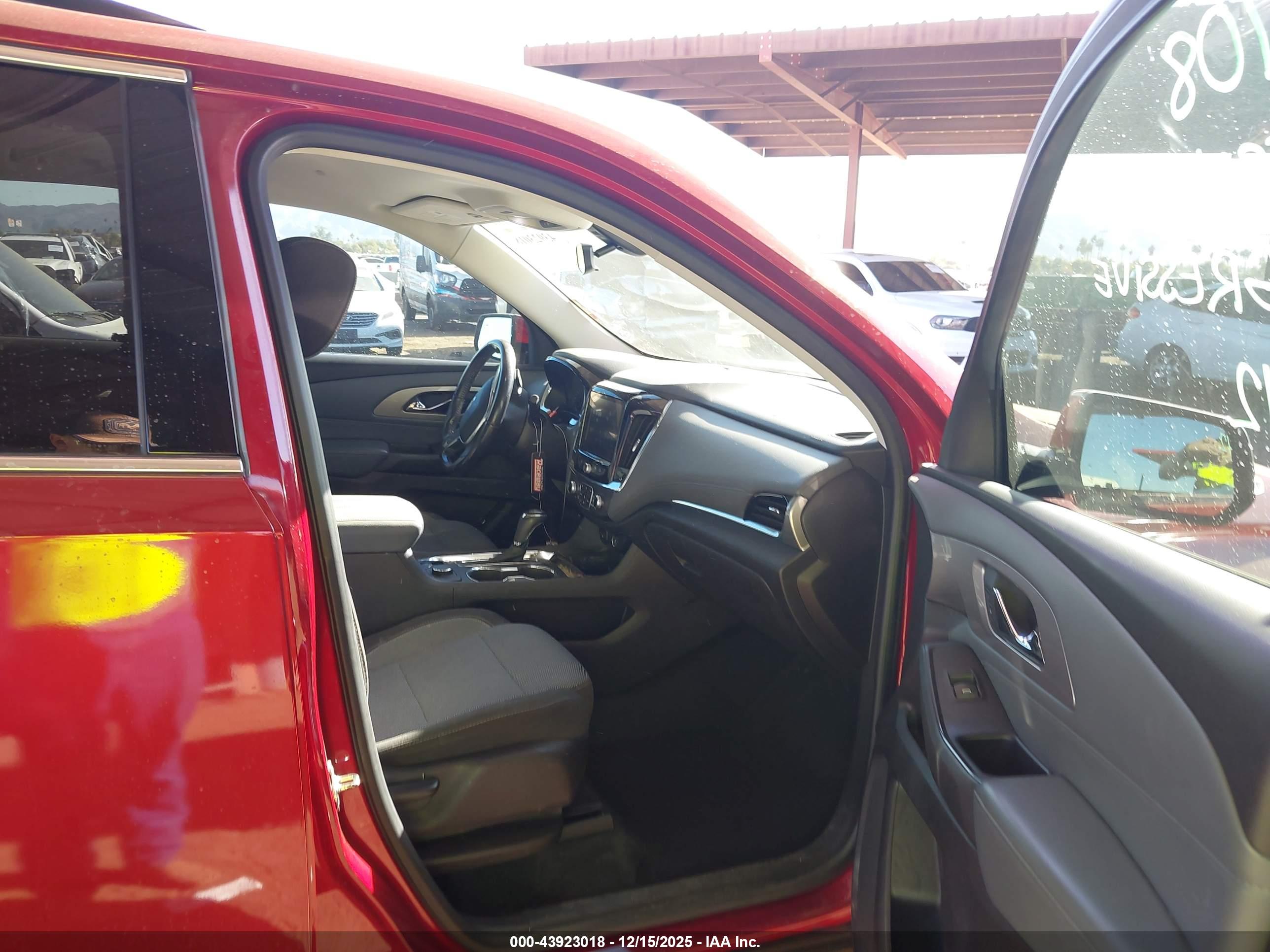 CHEVROLET TRAVERSE image 5