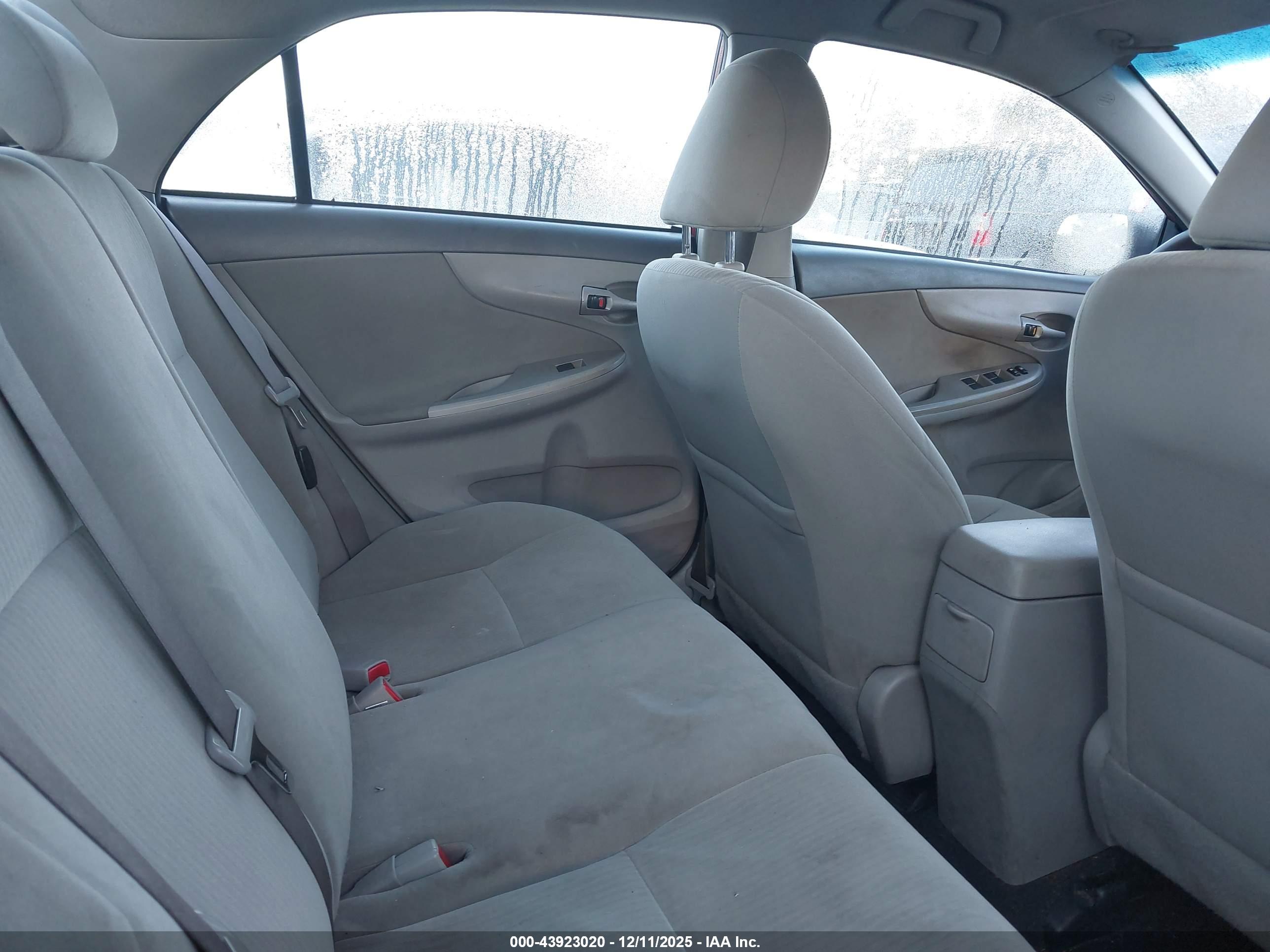 TOYOTA COROLLA image 8