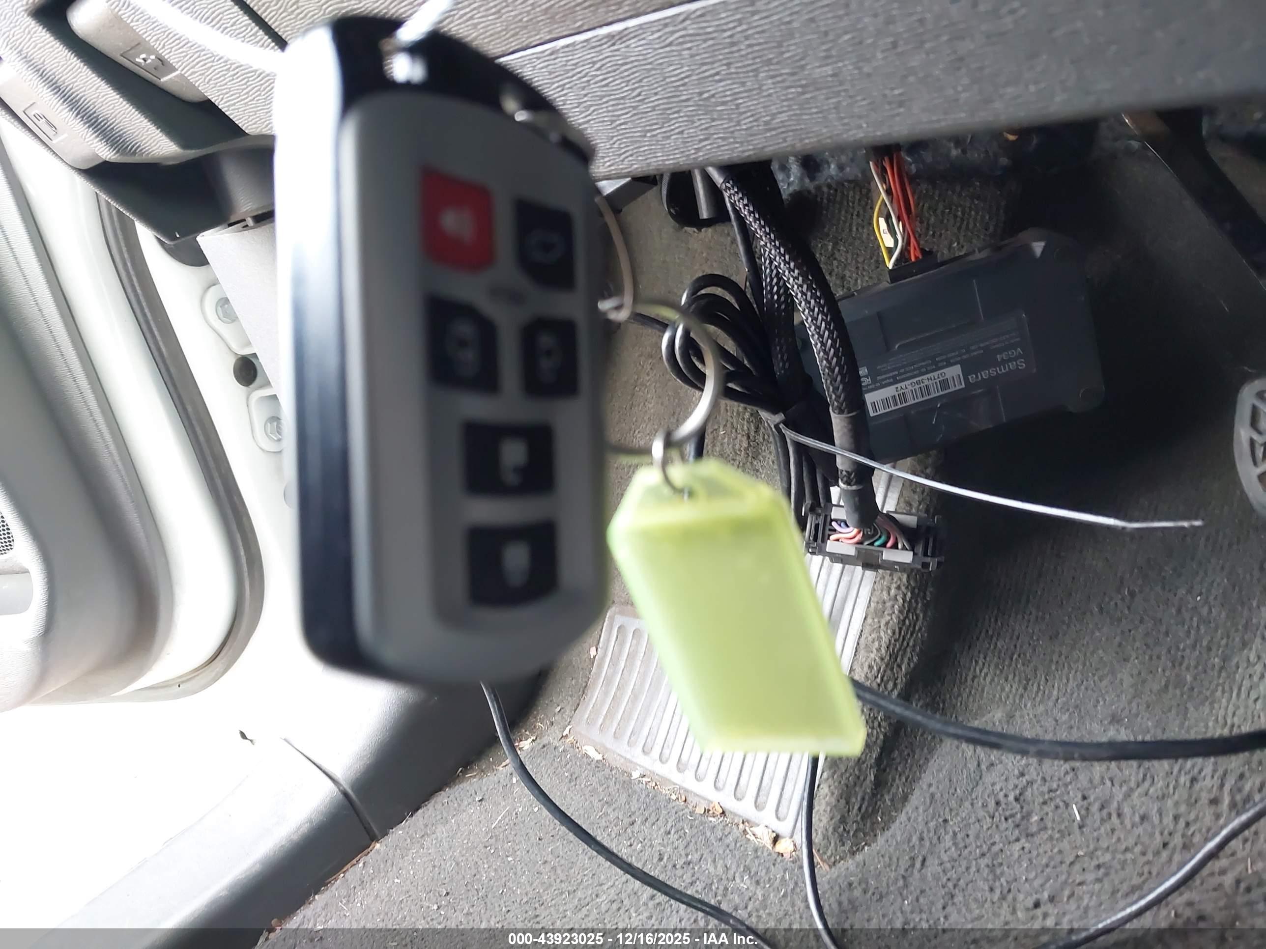 TOYOTA SIENNA image 11