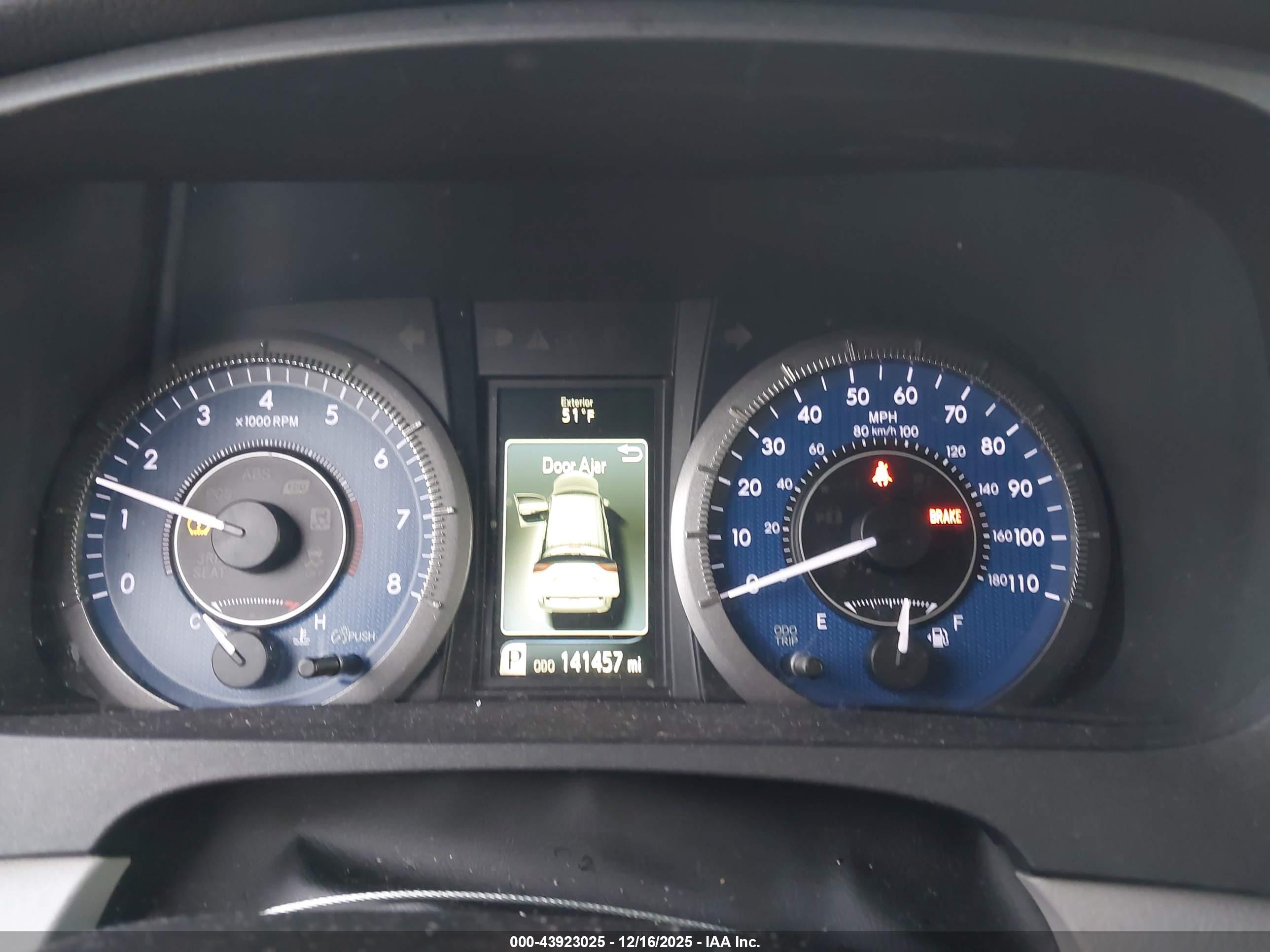 TOYOTA SIENNA image 7