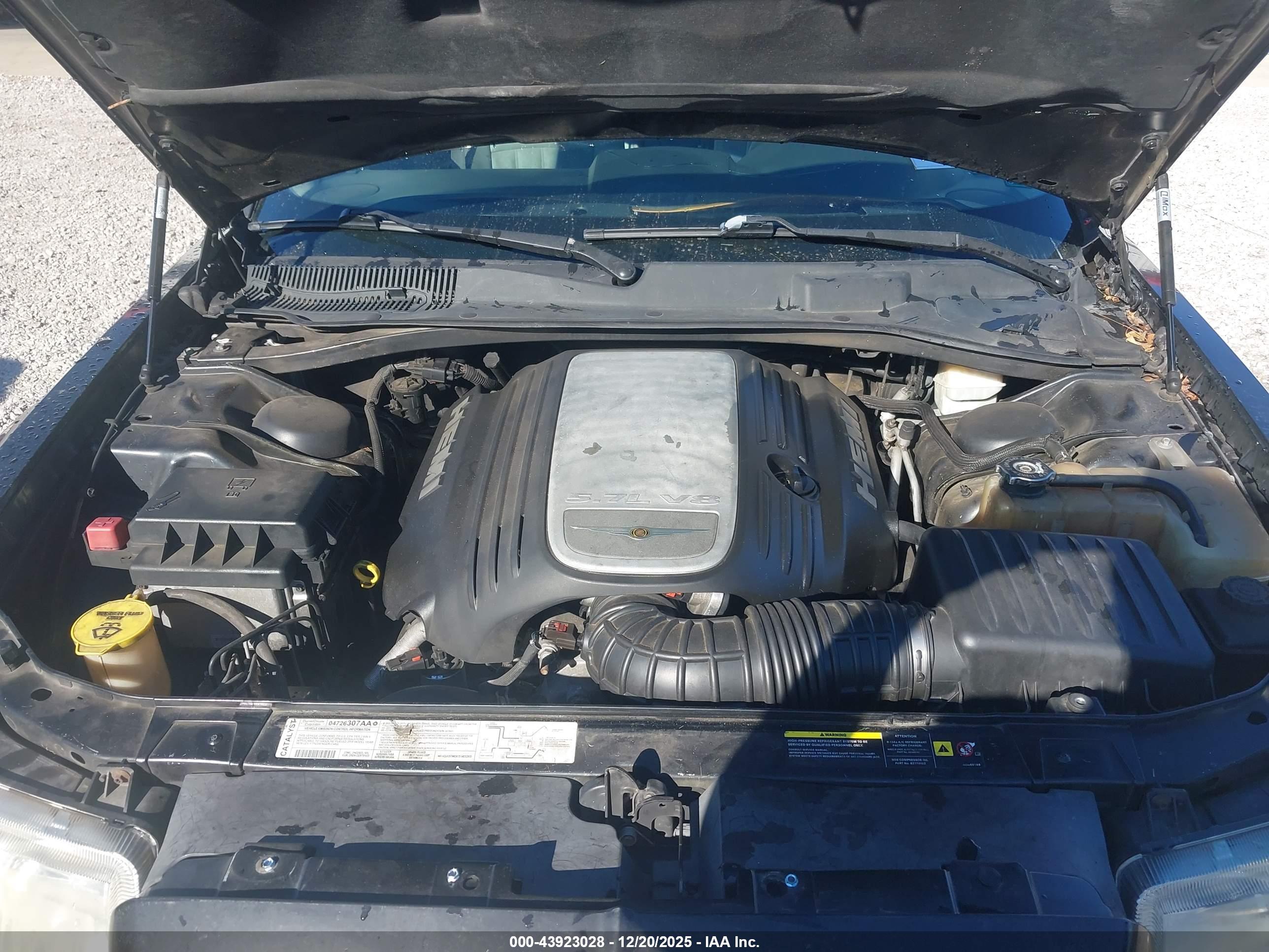 CHRYSLER 300C image 10