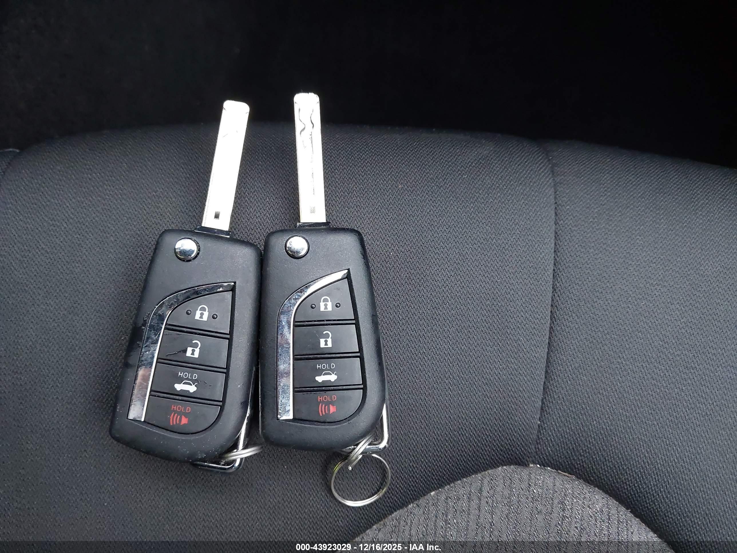 TOYOTA CAMRY image 11