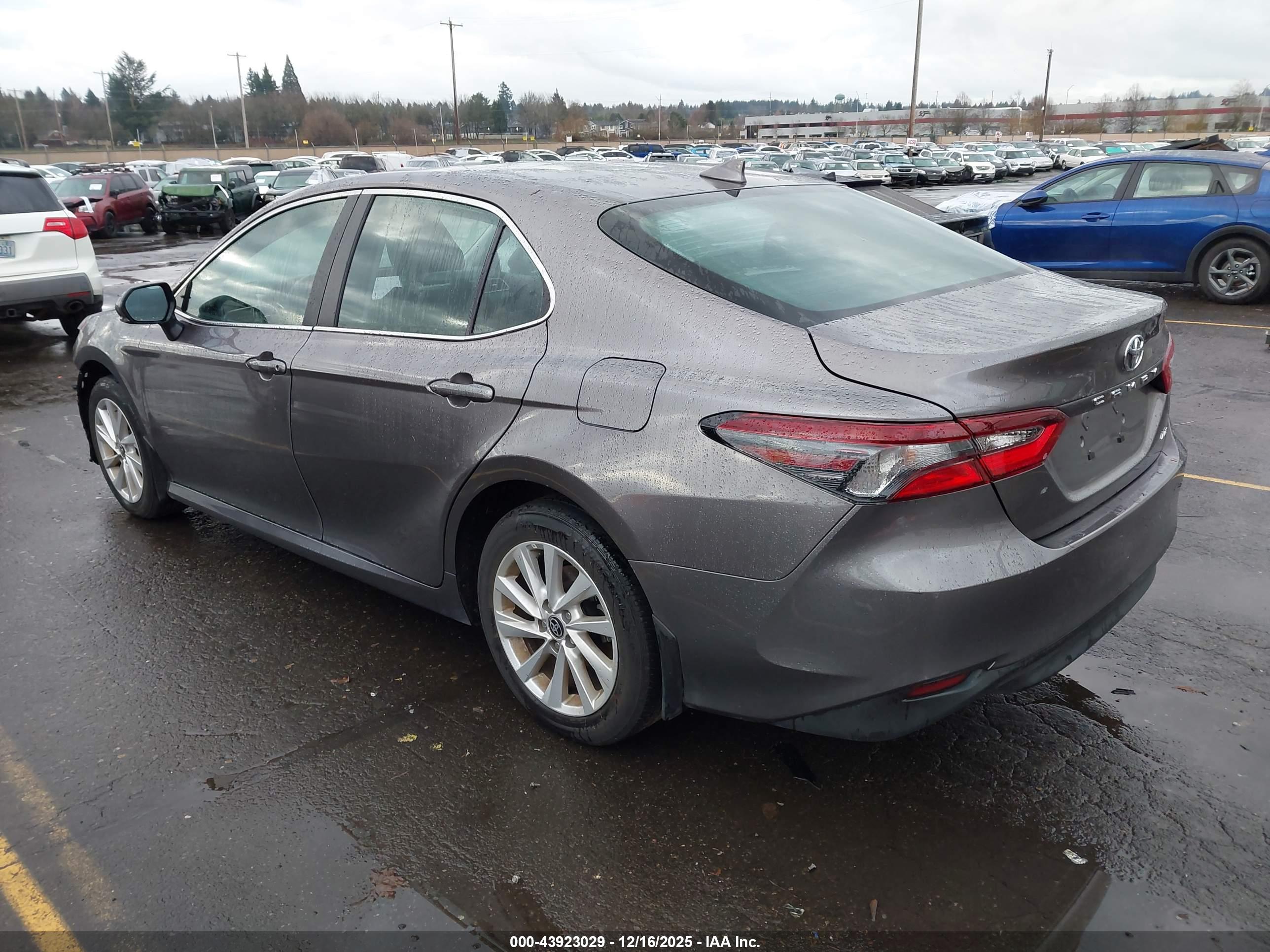 TOYOTA CAMRY image 3