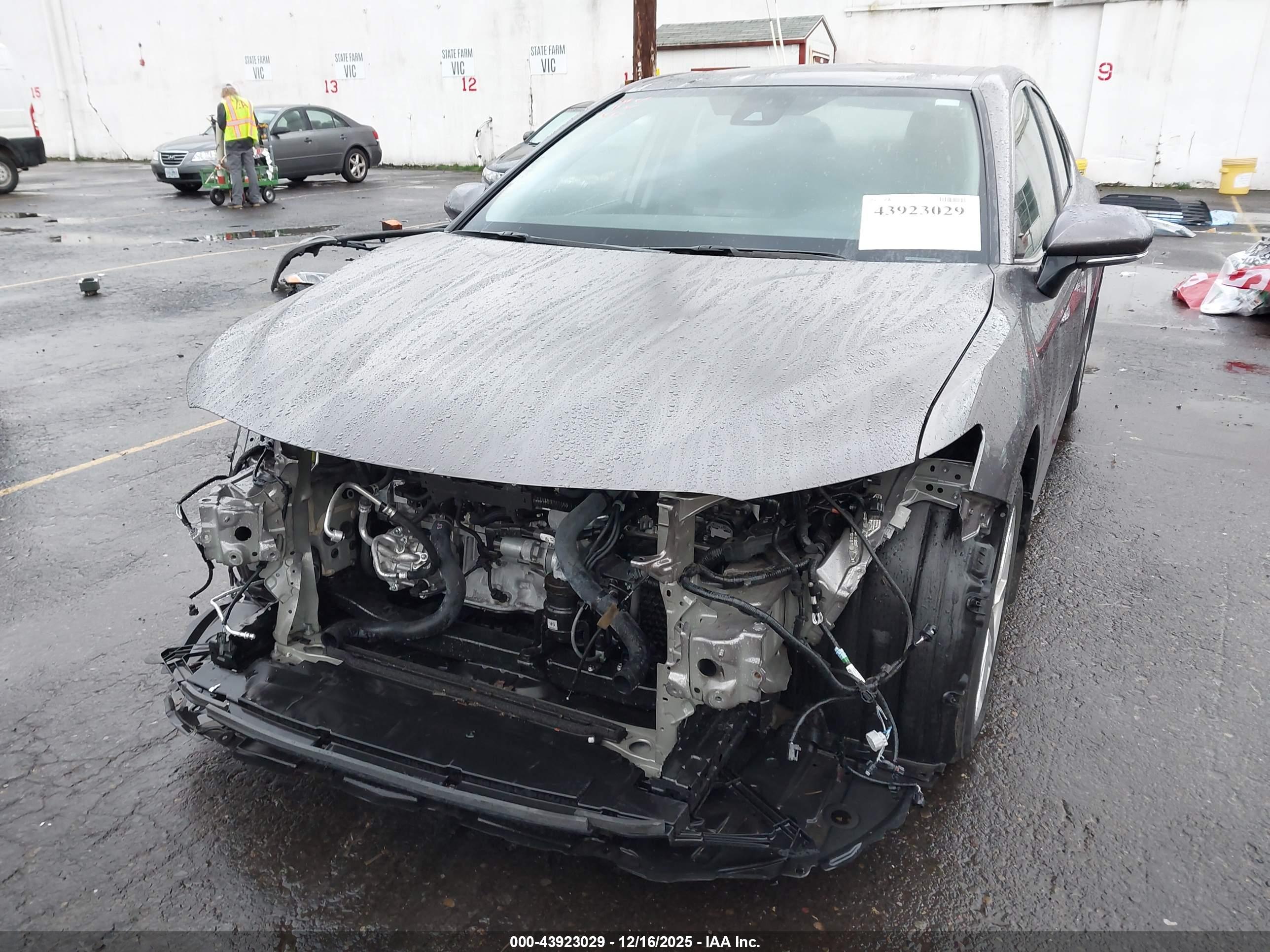 TOYOTA CAMRY image 6