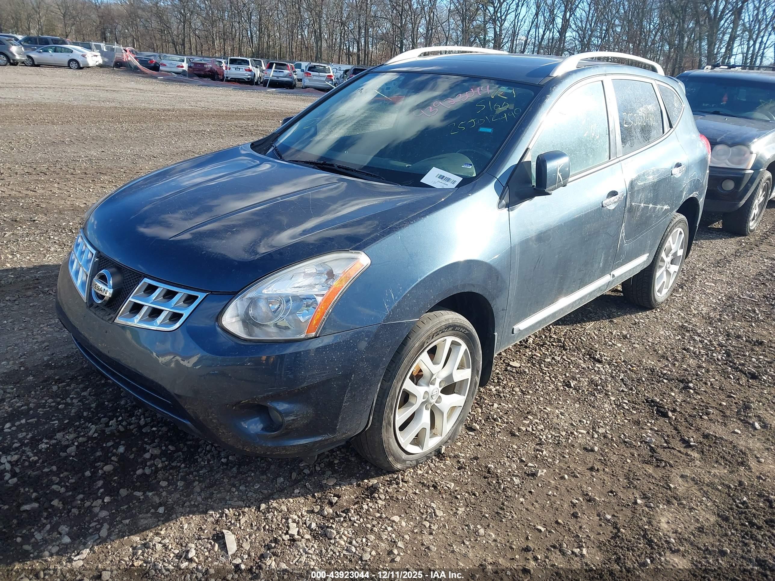 NISSAN ROGUE image 2