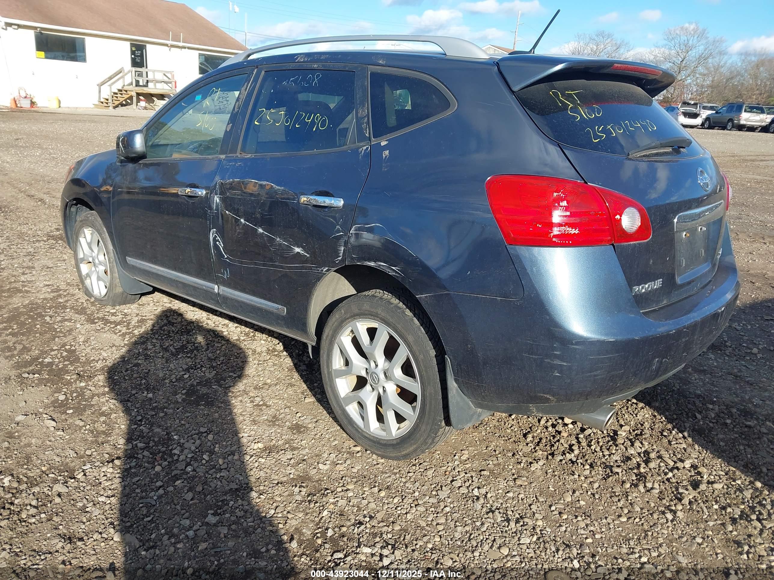 NISSAN ROGUE image 3