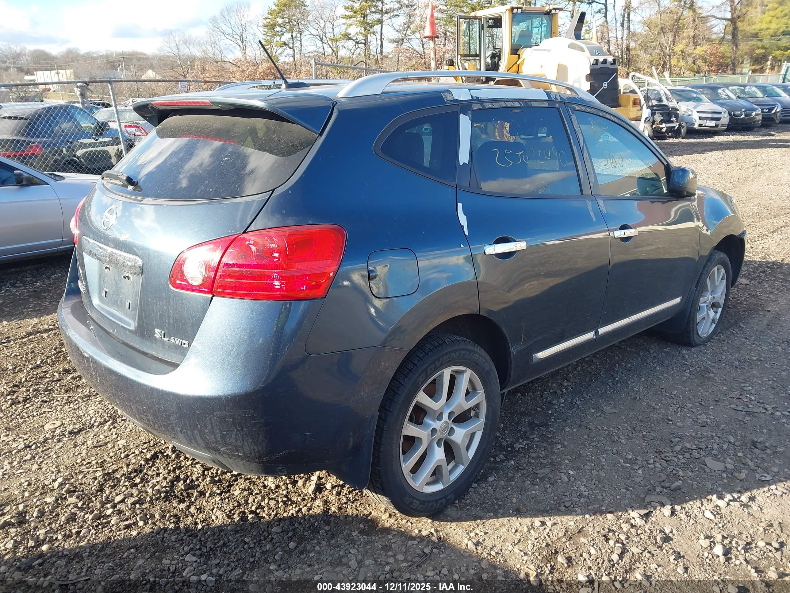 NISSAN ROGUE image 4