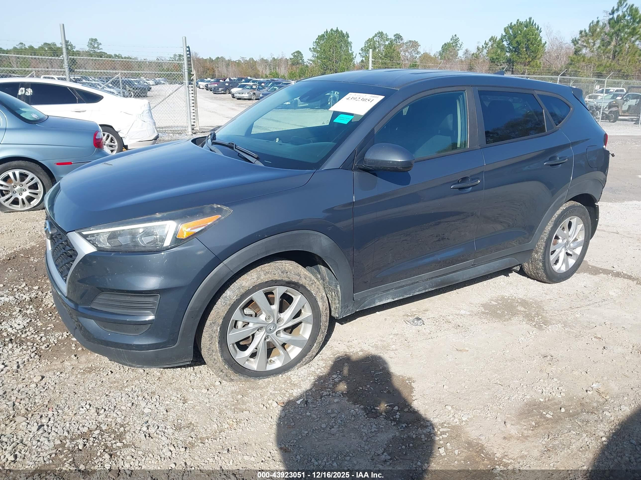HYUNDAI TUCSON image 2