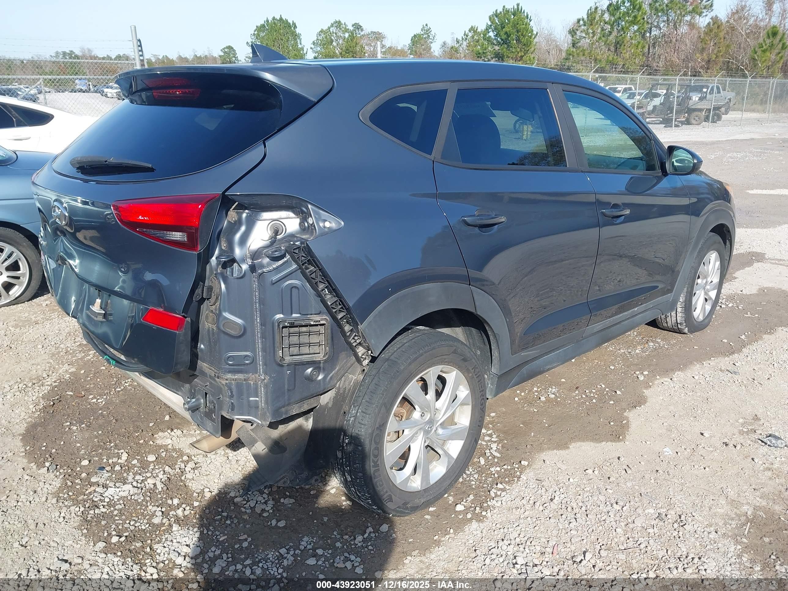 HYUNDAI TUCSON image 4