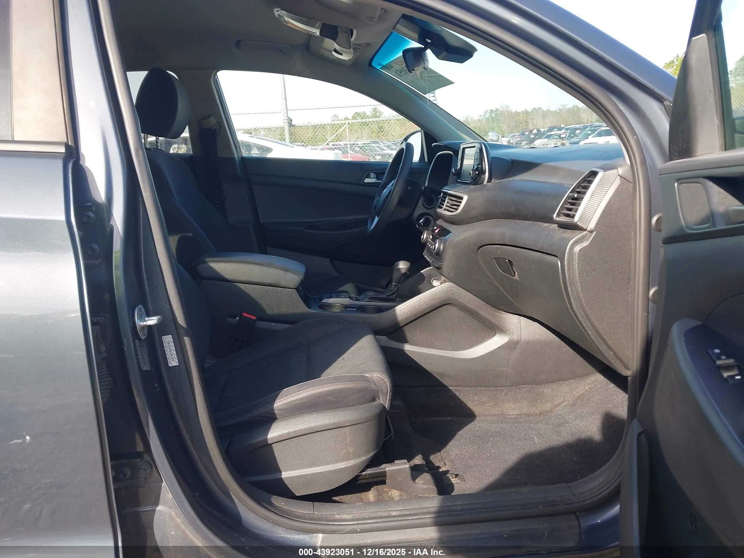 HYUNDAI TUCSON image 5