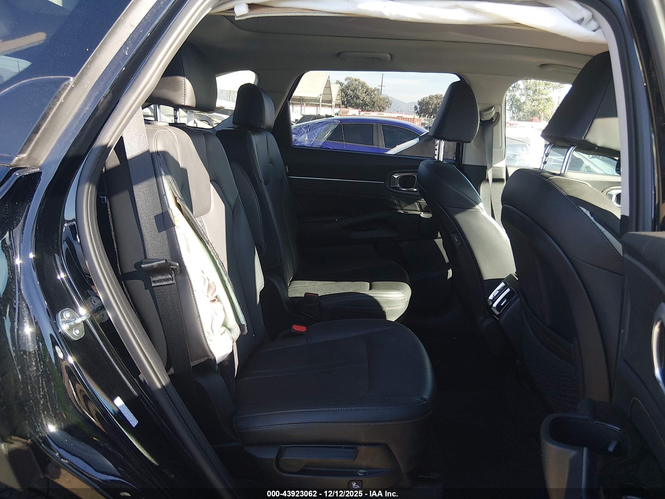 KIA SORENTO image 8