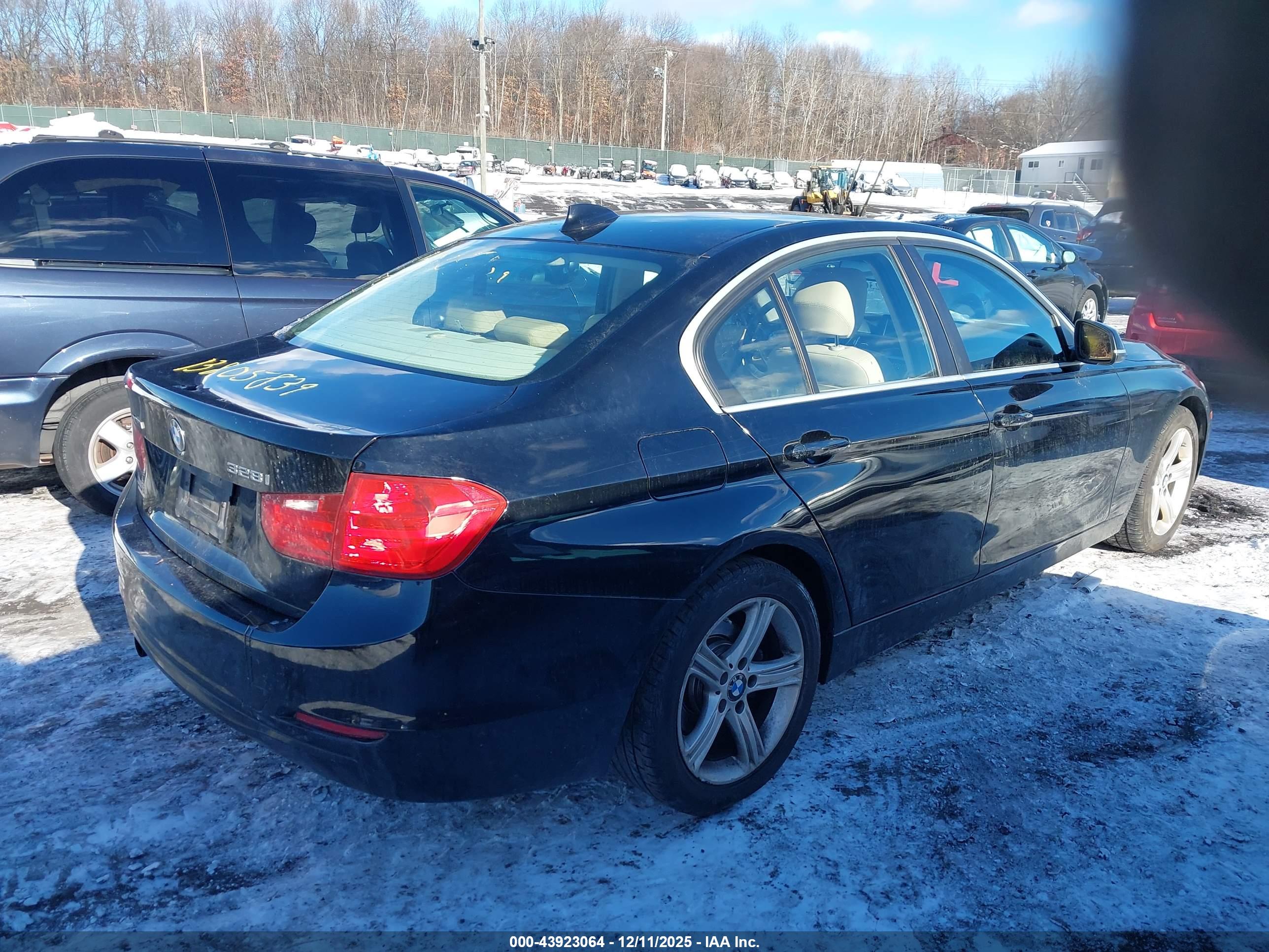 BMW 328I image 4