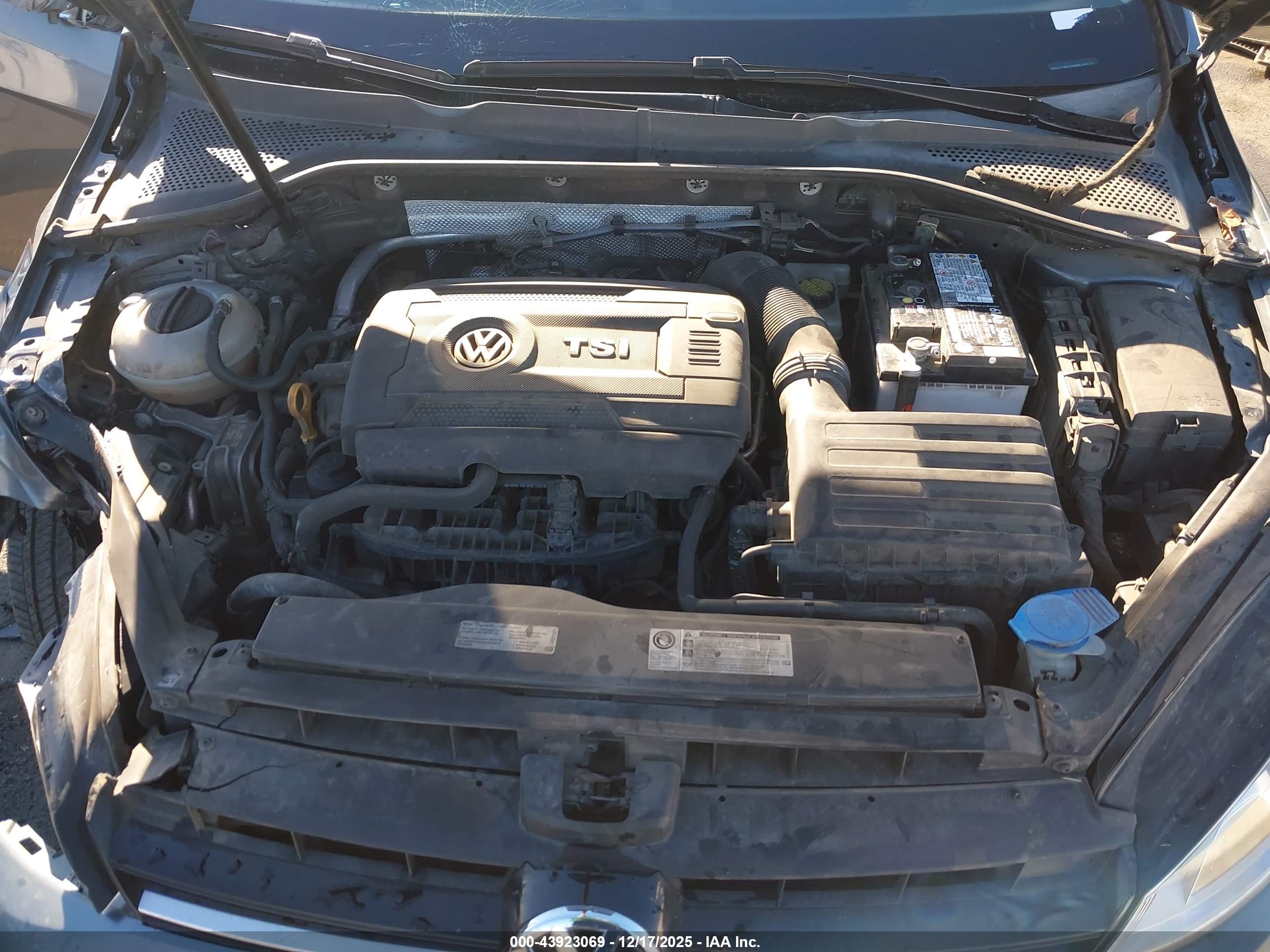 VOLKSWAGEN GOLF image 10