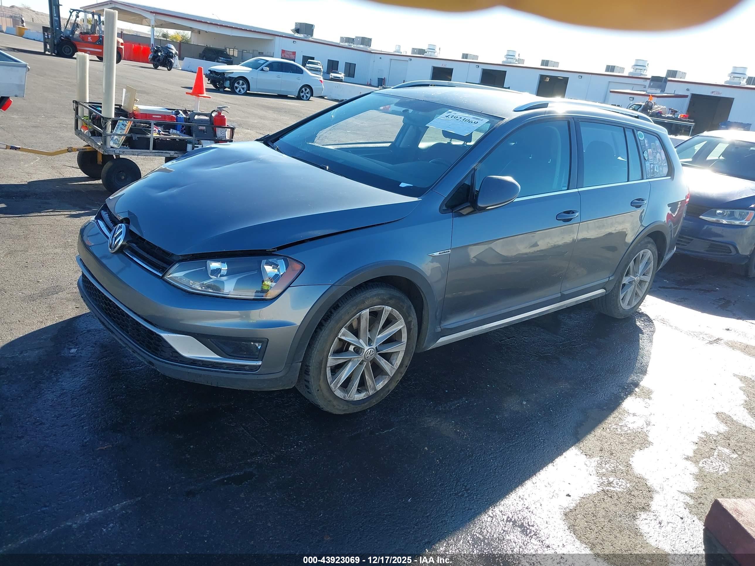 VOLKSWAGEN GOLF image 2