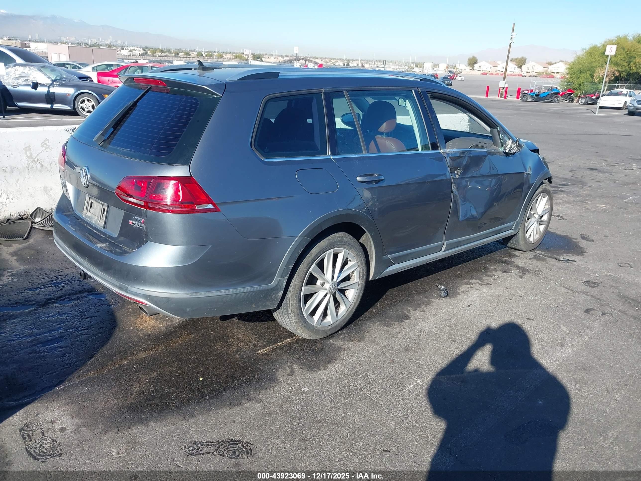 VOLKSWAGEN GOLF image 4