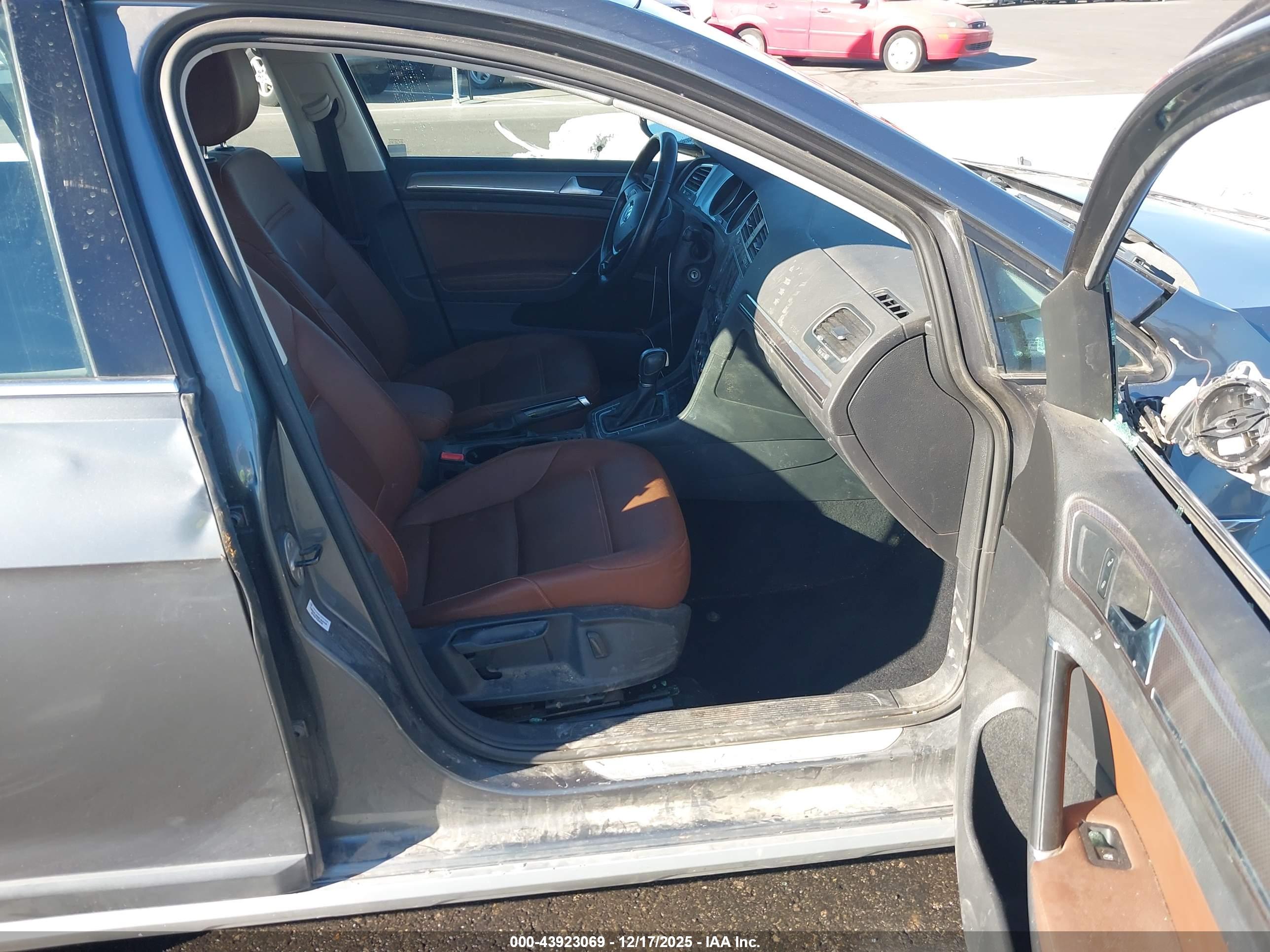 VOLKSWAGEN GOLF image 5