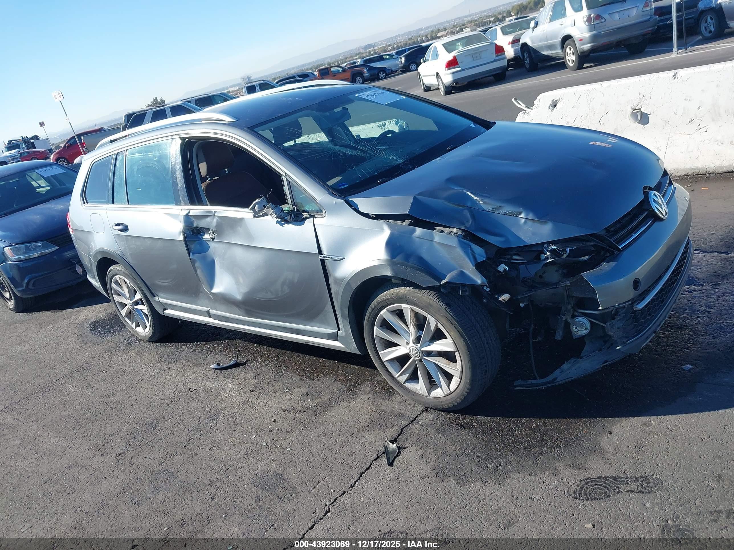 VOLKSWAGEN GOLF image 6