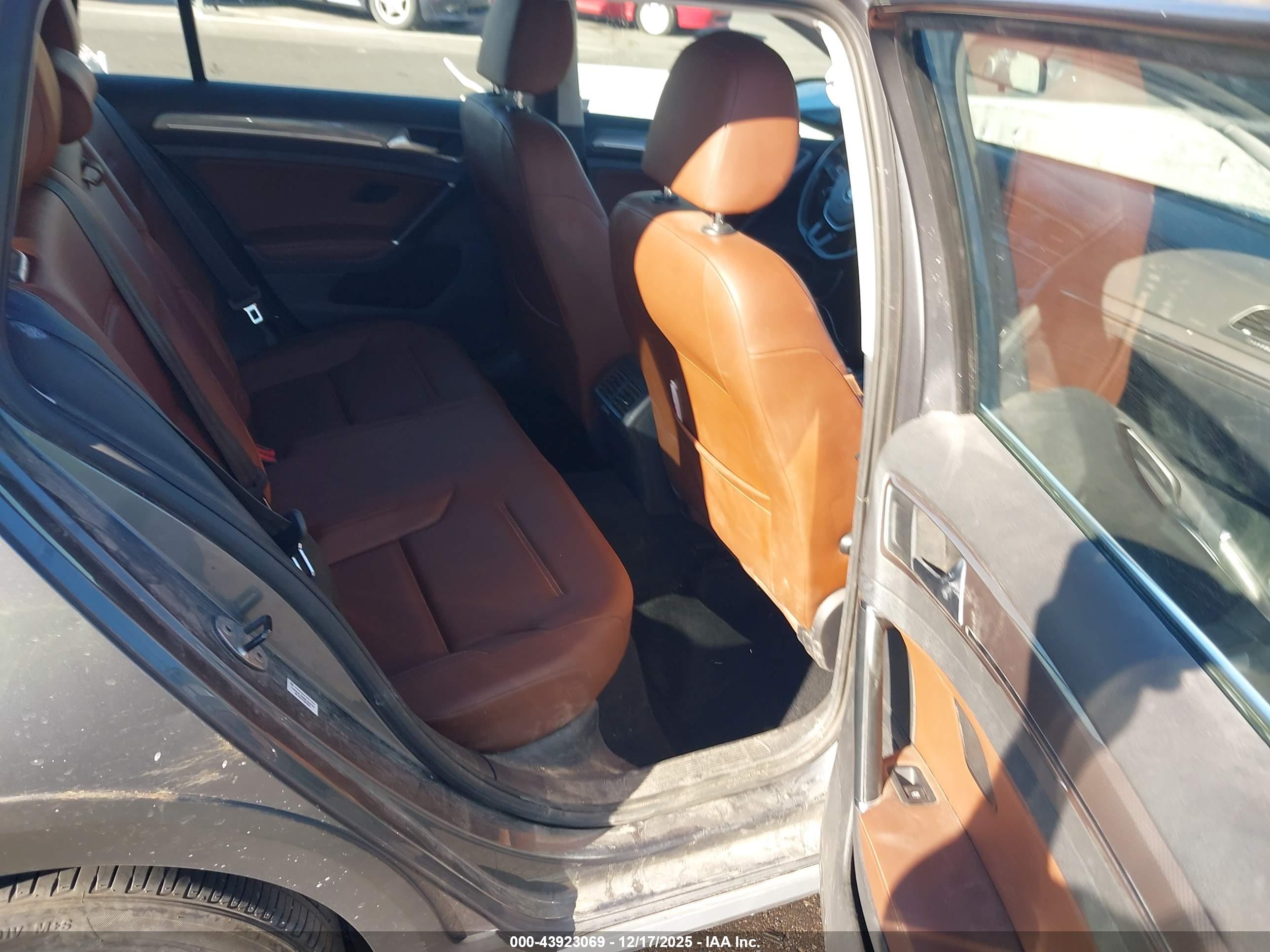 VOLKSWAGEN GOLF image 8