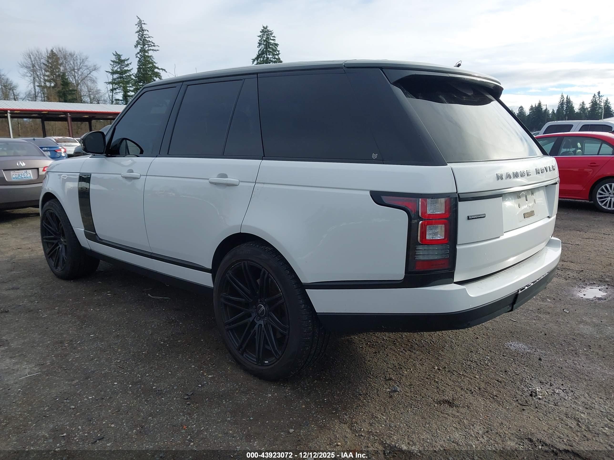 LAND ROVER image 3