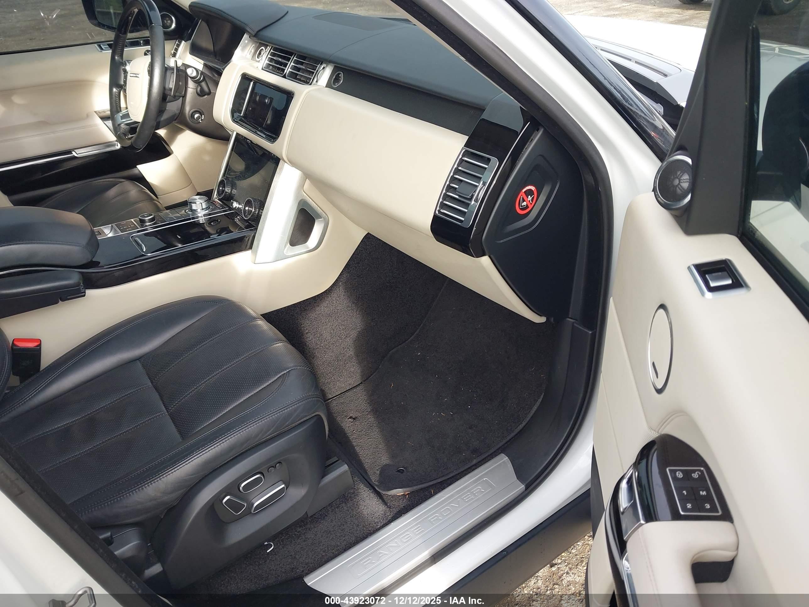 LAND ROVER image 5