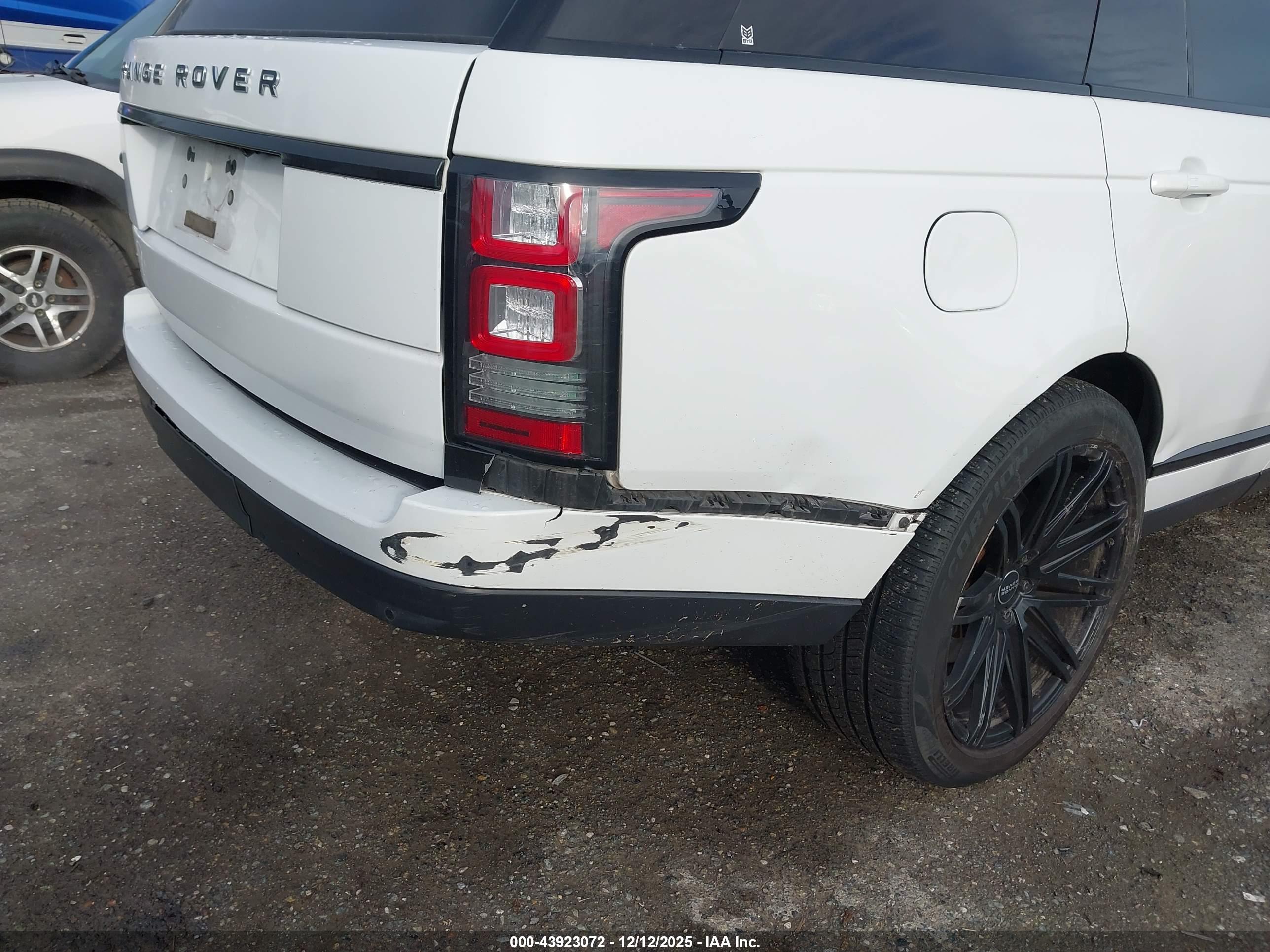 LAND ROVER image 6